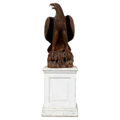 Modell eines Adlers aus Hartholz auf einem Sockel, 20. Jahrhundert, Großbritannien