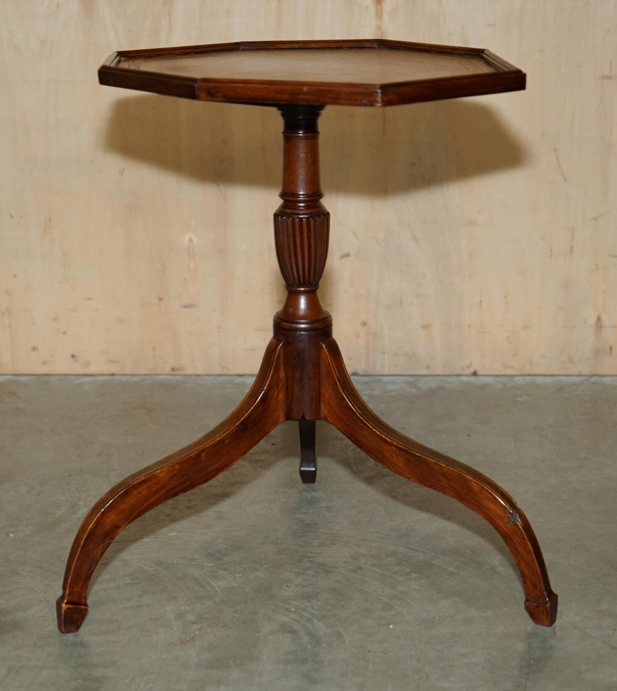 HARDWOOD OCTAGONAL BROWN LEATHER GOLD LEAF TRIPOD SiDE END LAMP WINE TABLE For Sale 4