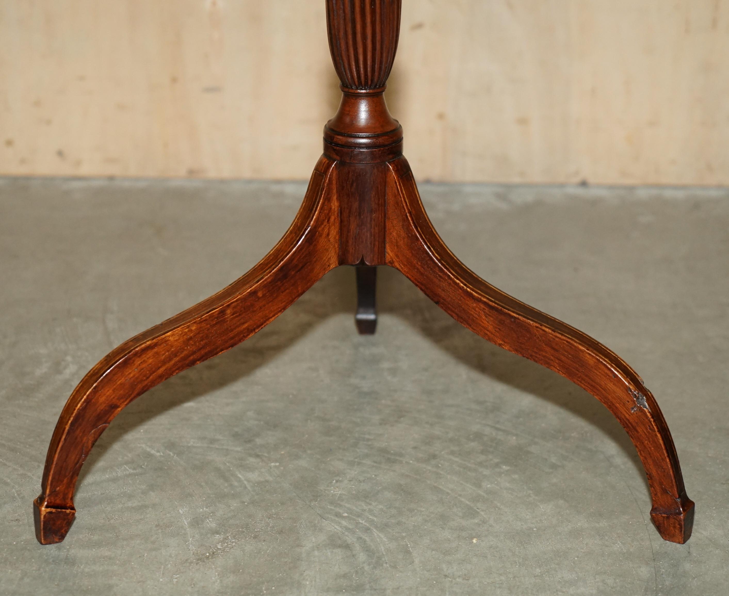 BOIS DUR OCTAGONAL CUIR BRUN FEUILLE D'OR TRIPOD SiDE LAMPE D'APPUI TABLE À VIN en vente 4
