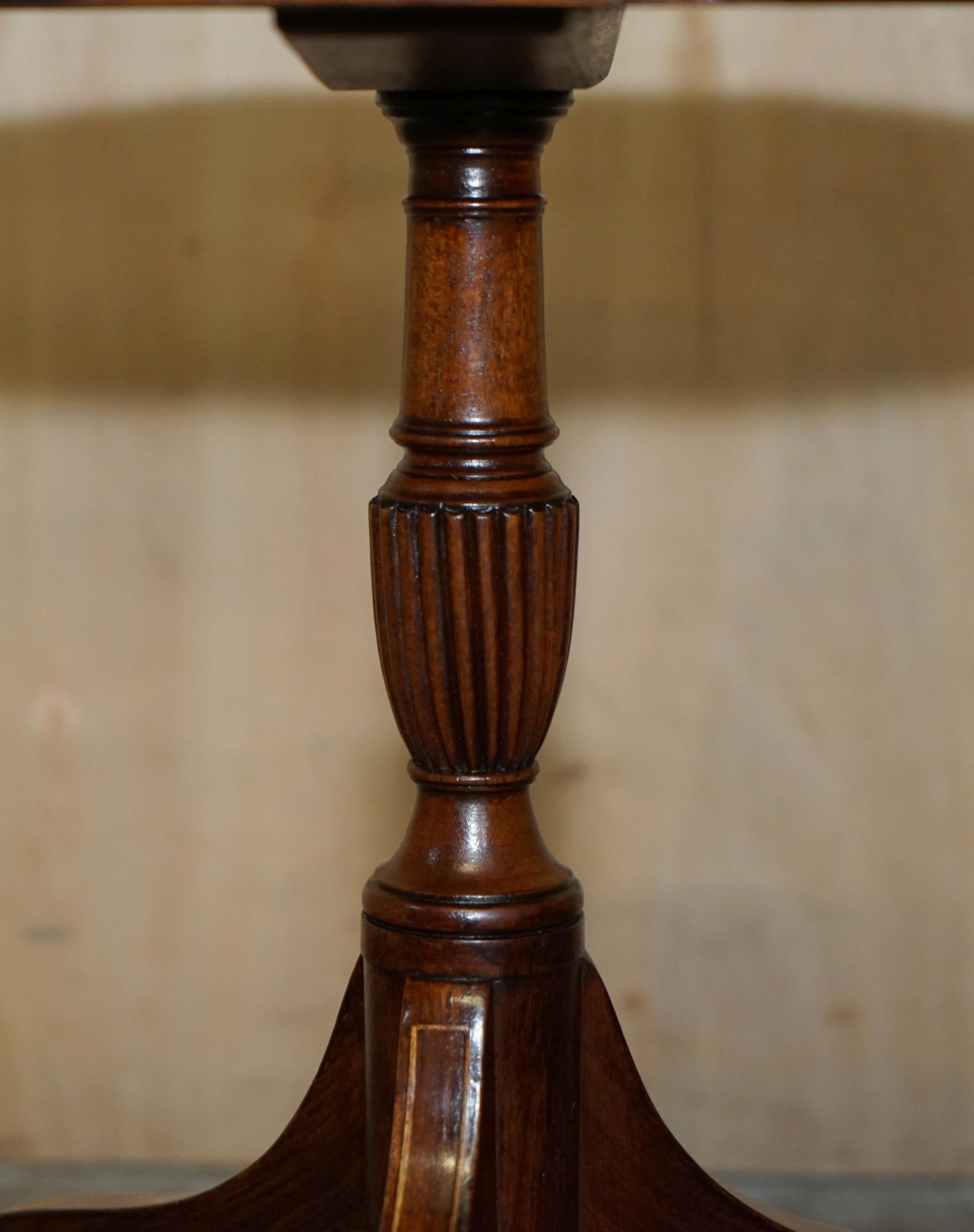 HARDWOOD OCTAGONAL BROWN LEATHER GOLD LEAF TRIPOD SiDE END LAMP WINE TABLE For Sale 1
