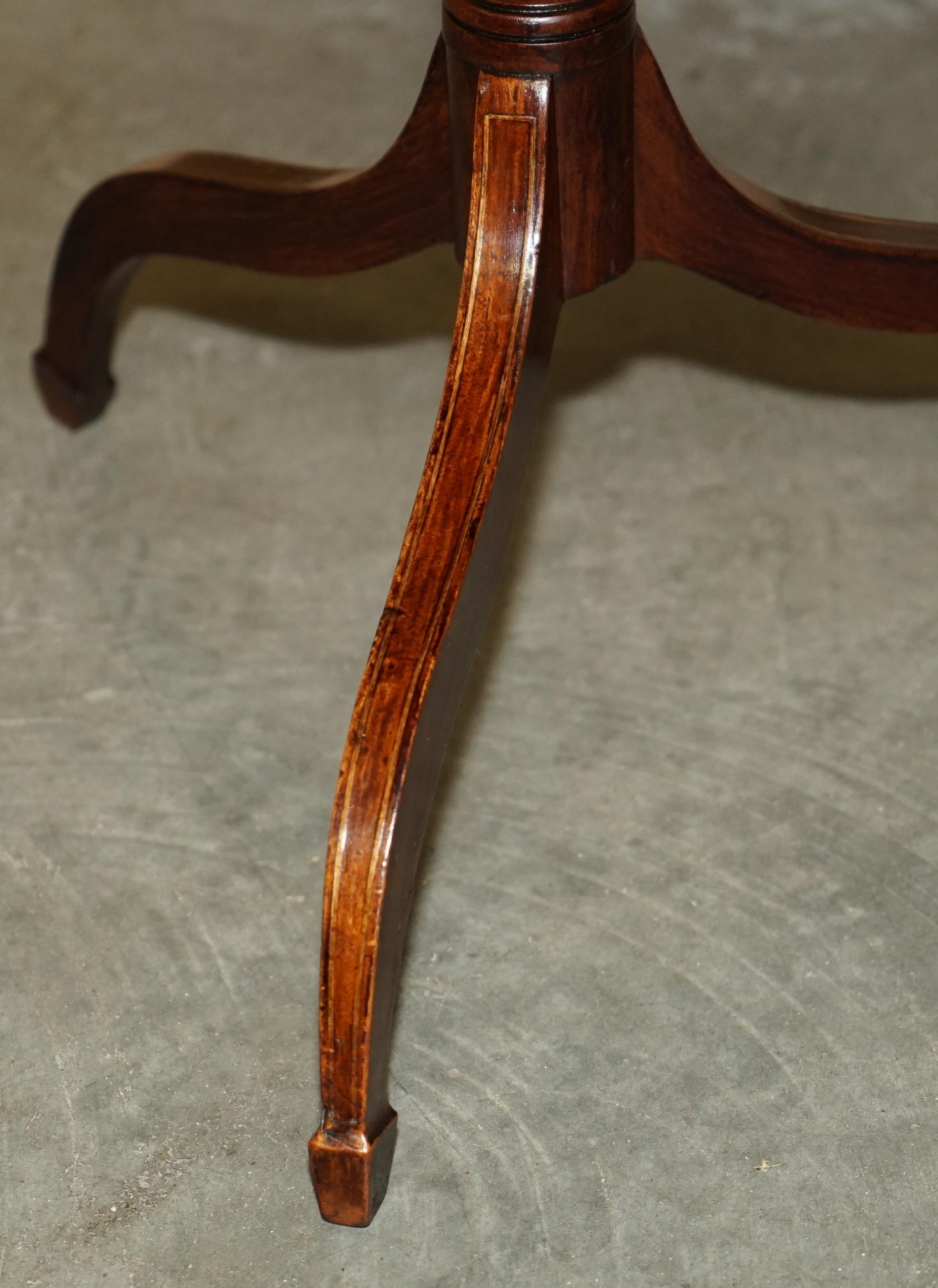 BOIS DUR OCTAGONAL CUIR BRUN FEUILLE D'OR TRIPOD SiDE LAMPE D'APPUI TABLE À VIN en vente 1
