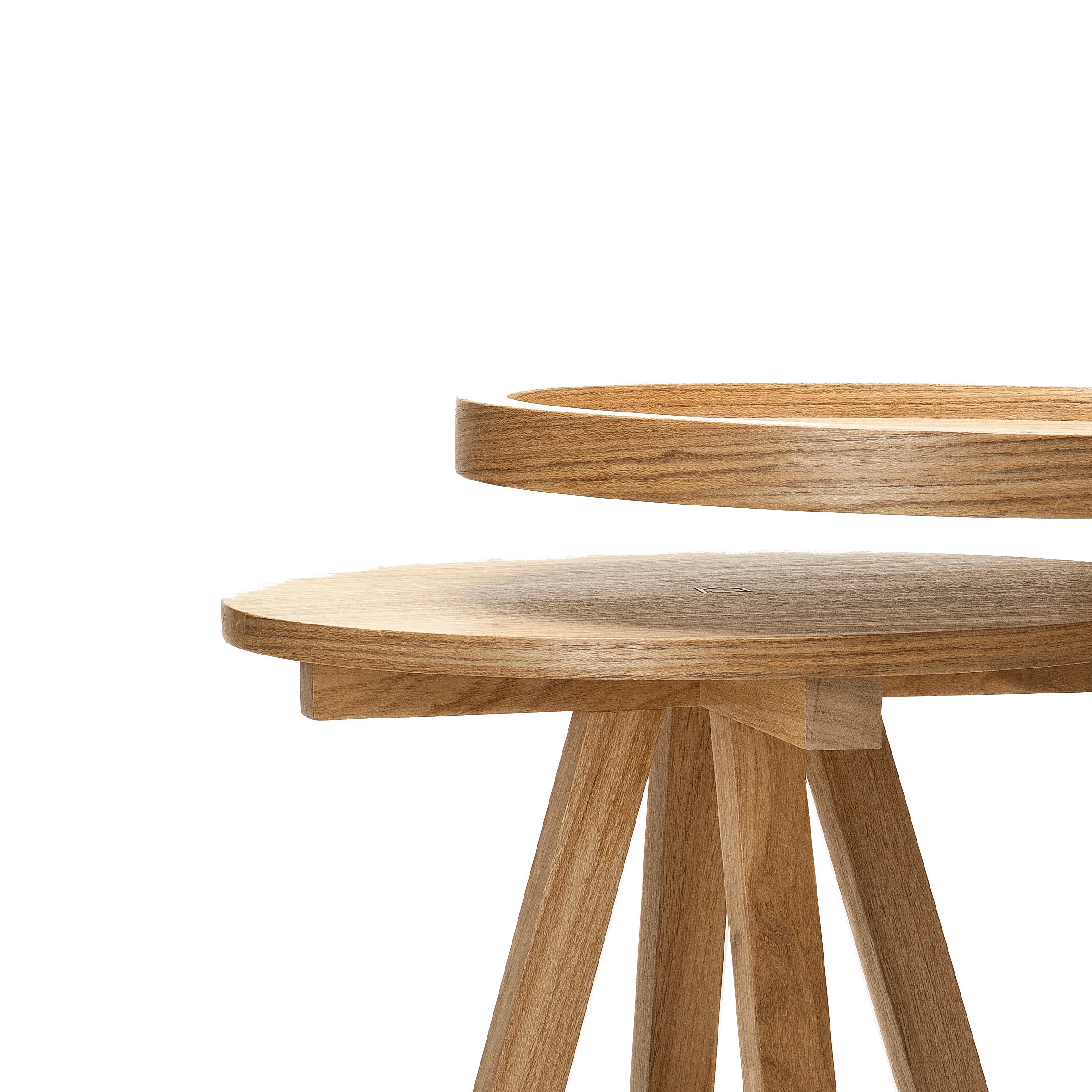 Minimaliste Table d'appoint en bois de feuillus, design brésilien contemporain en vente