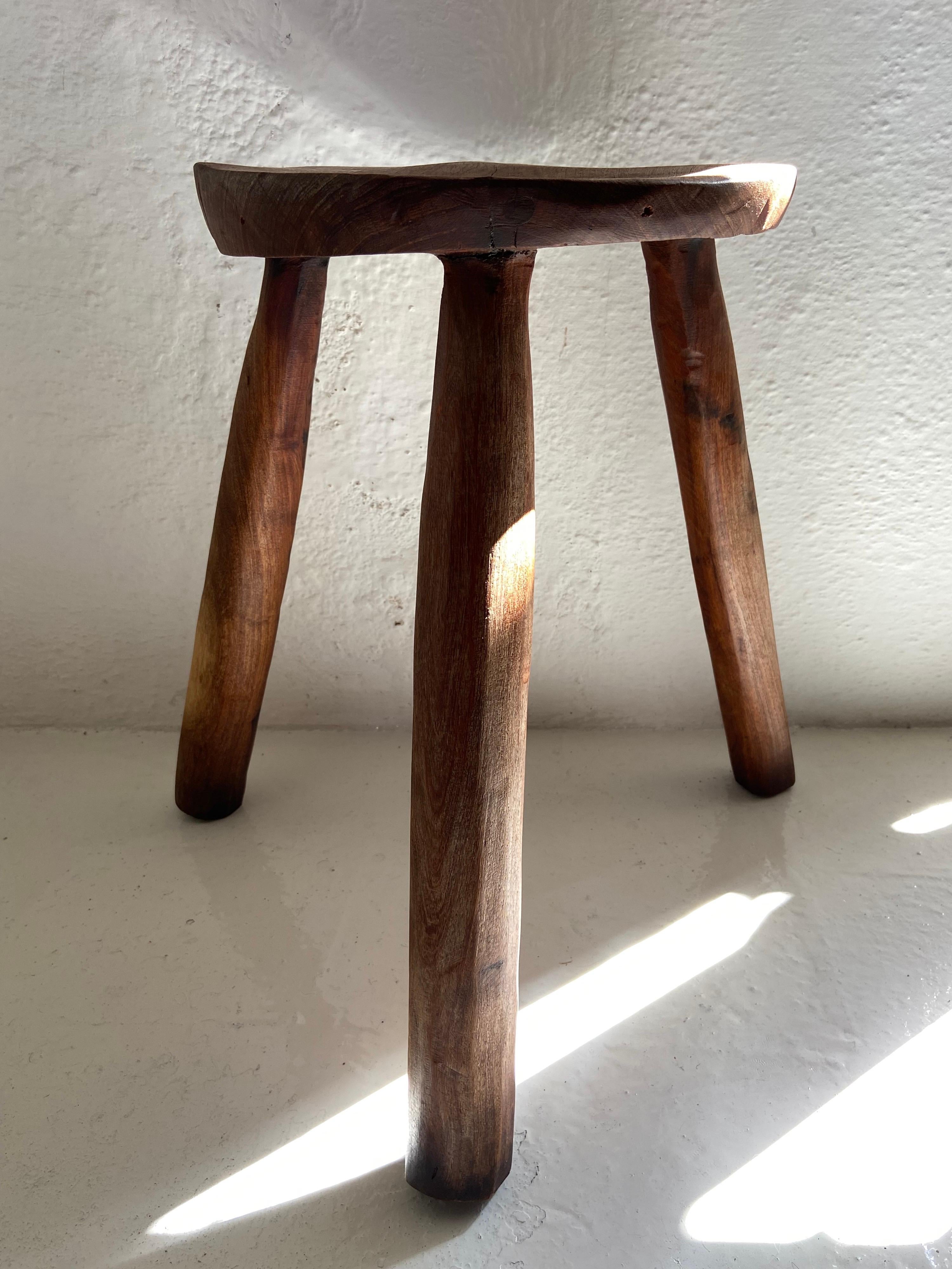 Hand carved, mesquite hardwood stool from Guanajuato, Mexico, circa 1970´s. Measure: Leg splay 19