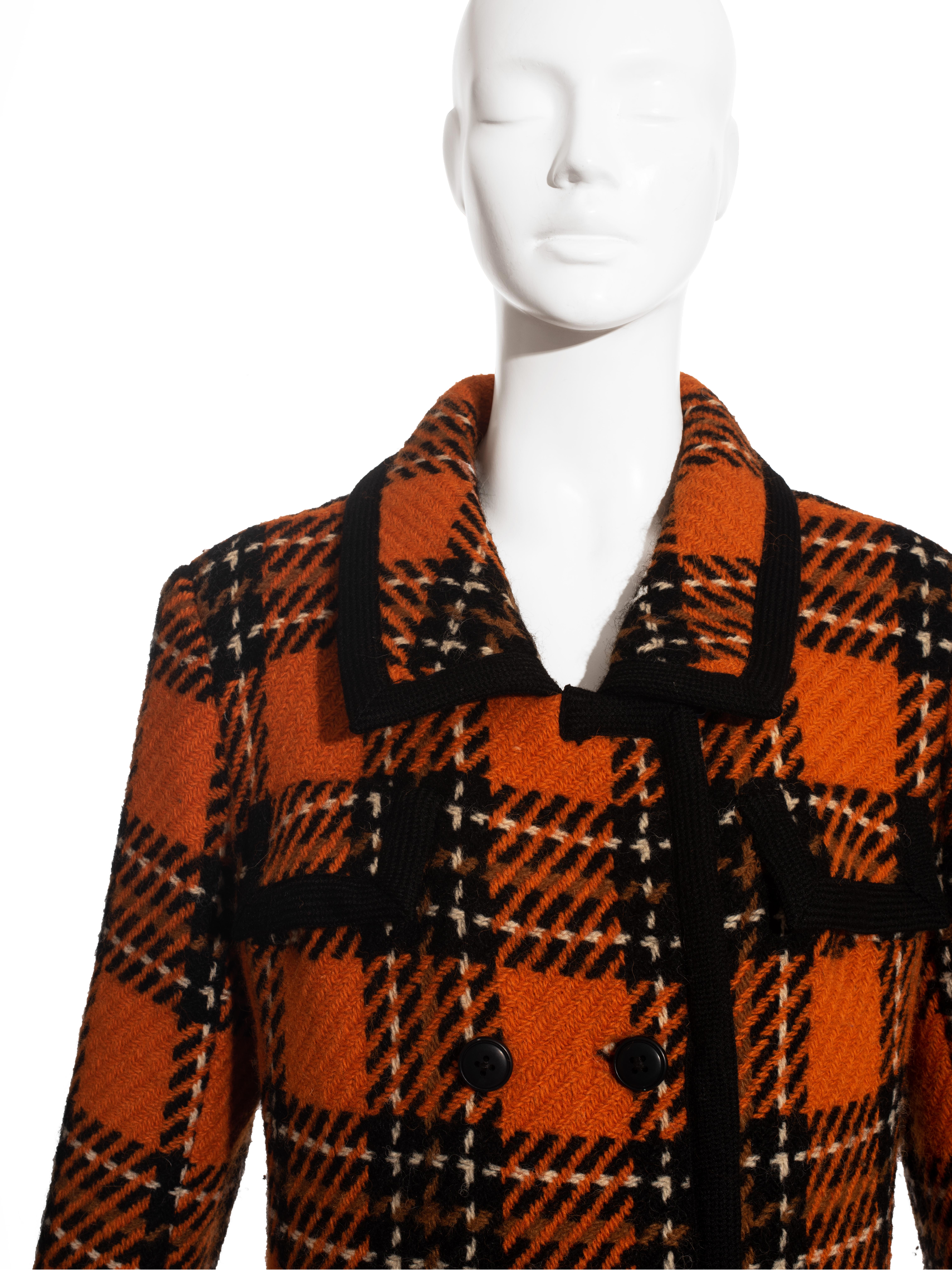 Hardy Amies orangefarbener Tweed-Karierter Zweireihermantel aus Wolle, um 1960 (Schwarz)