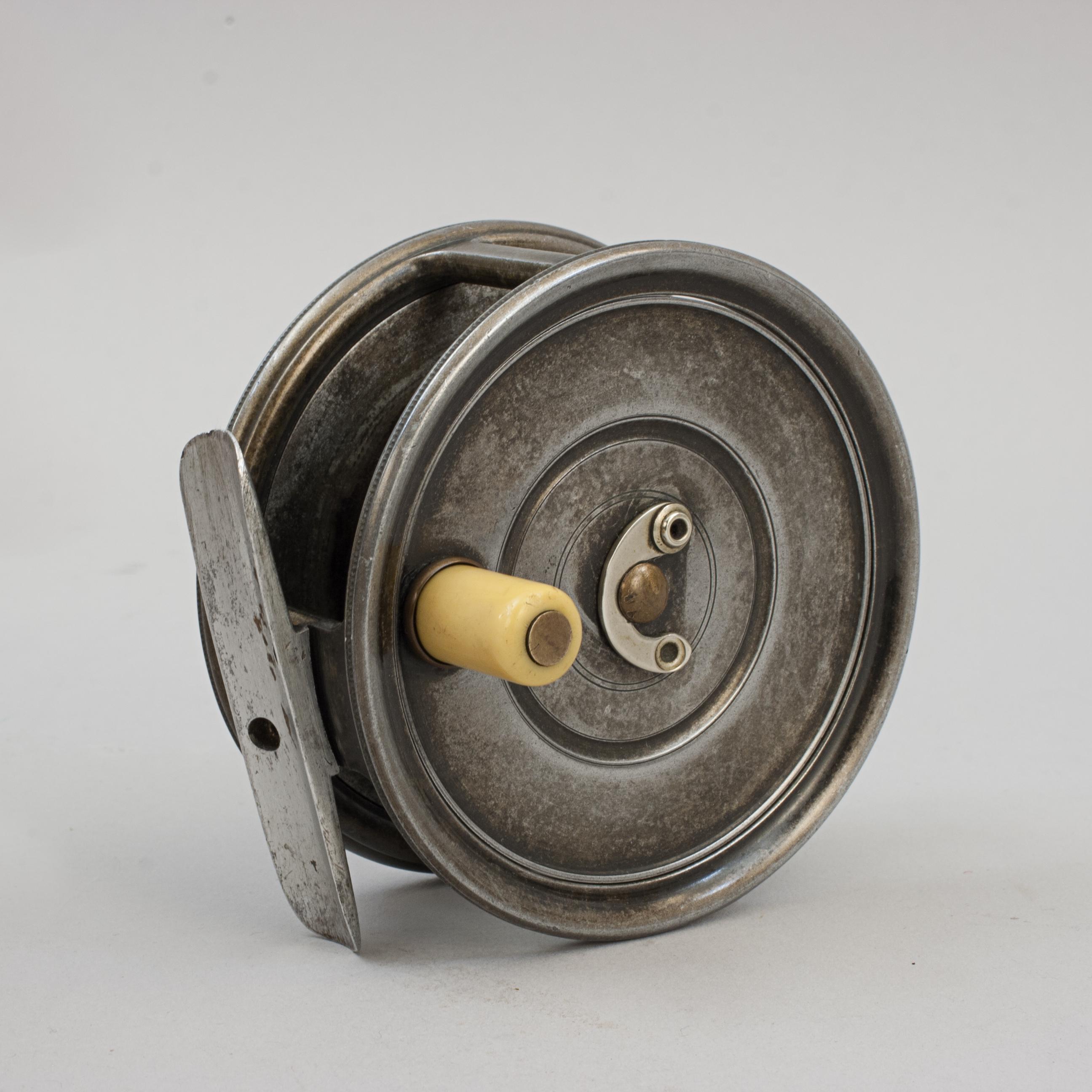 Vintage Alloy Hardy Uniqua Trout Fishing Reel.
A good lightweight alloy 'Uniqua' 3 ½