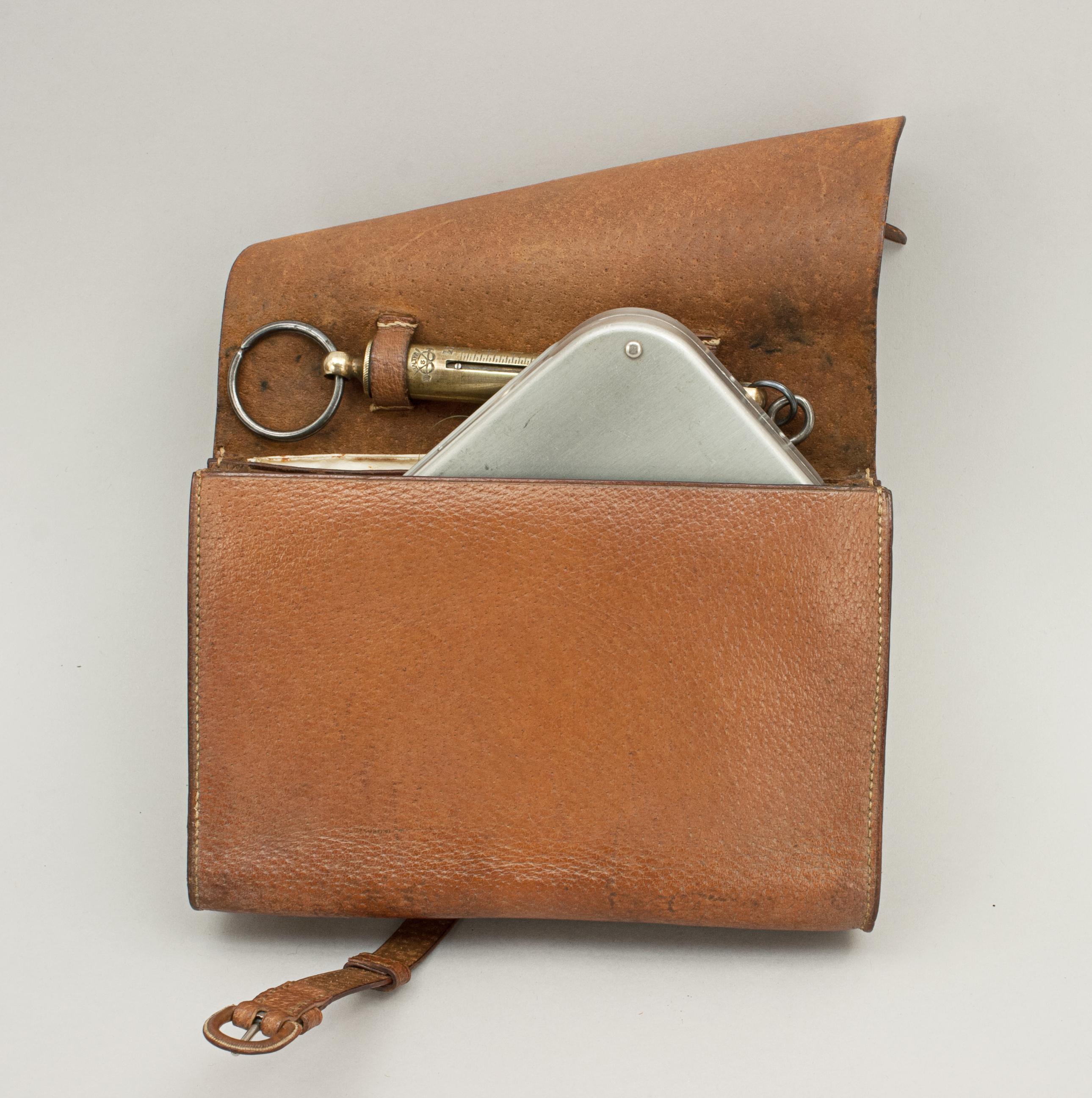 Hardy's Fishing Tackle Wallet in Leather with Fly Box In Good Condition In Oxfordshire, GB