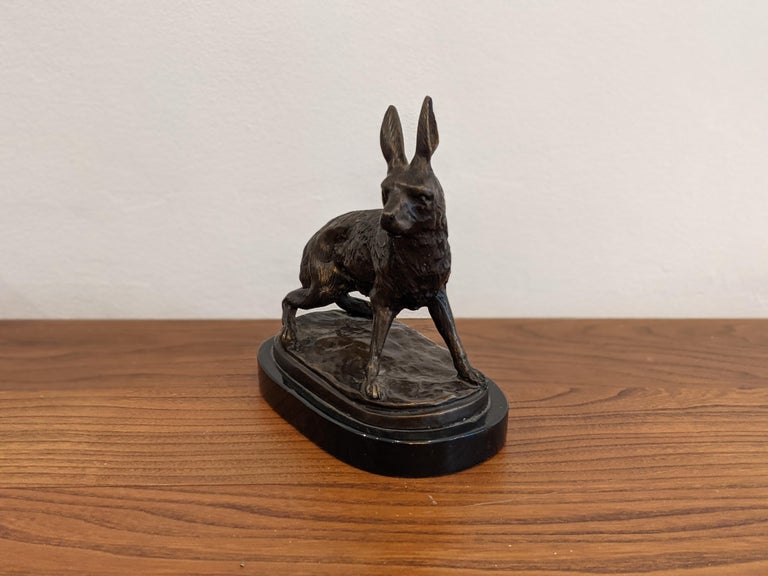 Hare animalier bronze. Black marble base. Very good condition.