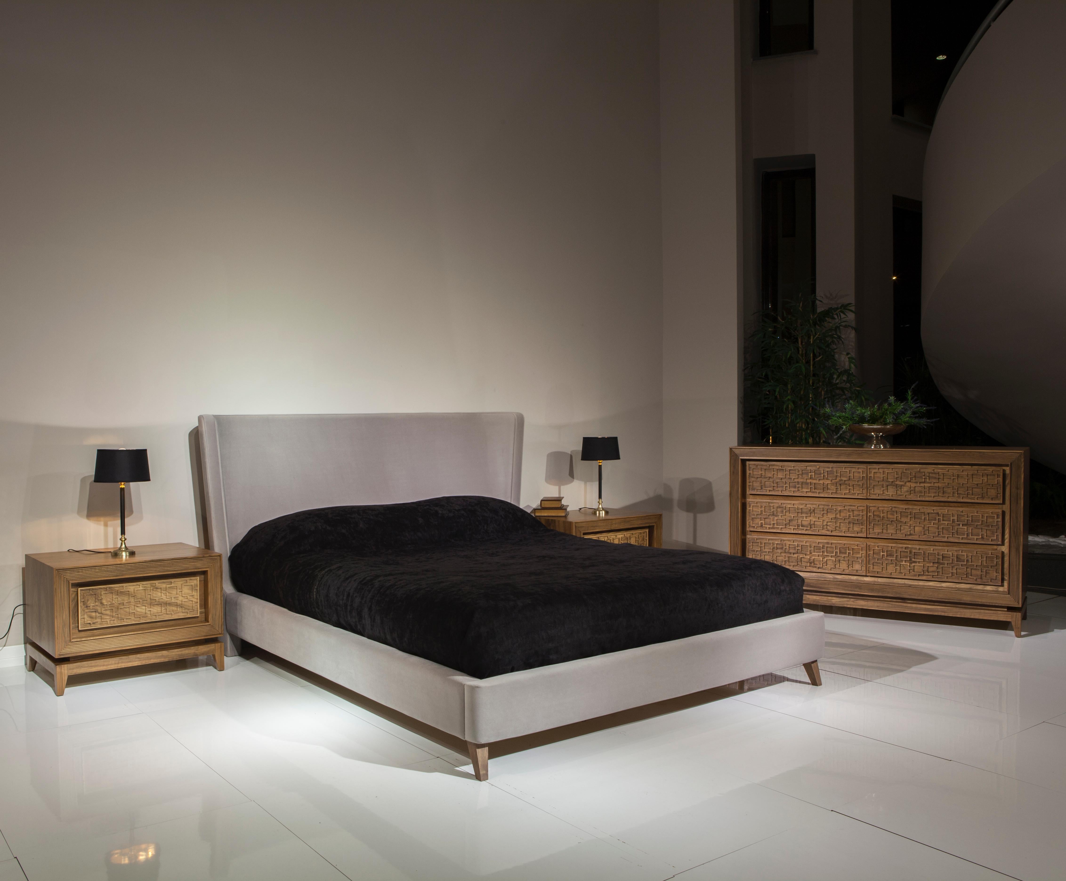 Harem-Bett, Massivholz Walnussholz mit gepolstertem Kopfteil mit umgedrehten, weichen Kanten (Türkisch) im Angebot