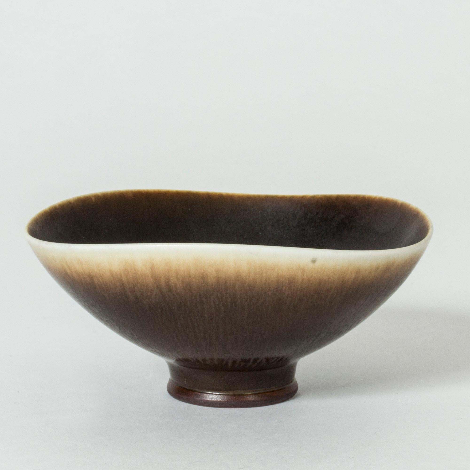 Lovely, small stoneware bowl by Berndt Friberg. Undulating rim, beautiful transition from brown hare’s fur glaze to eggshell.