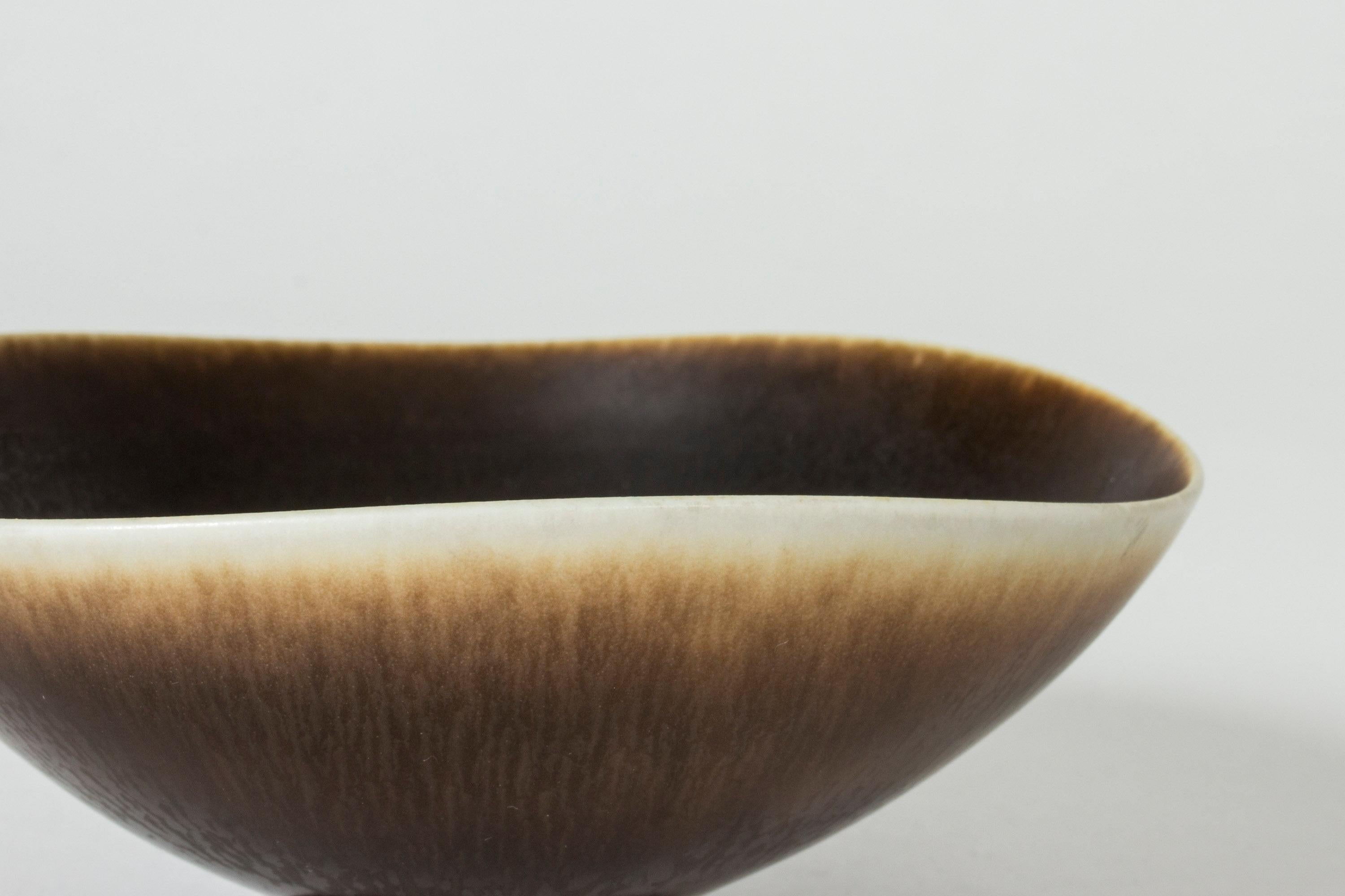 Hare's Fur and Eggshell Glazed Swedish Brown Stoneware bowl by Berndt Friberg 2