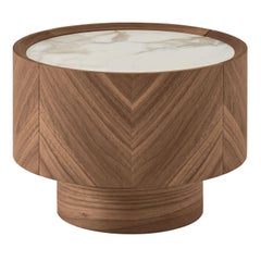 Comodino Haribo in noce canaletto con piano in ceramica calacatta di Modesign