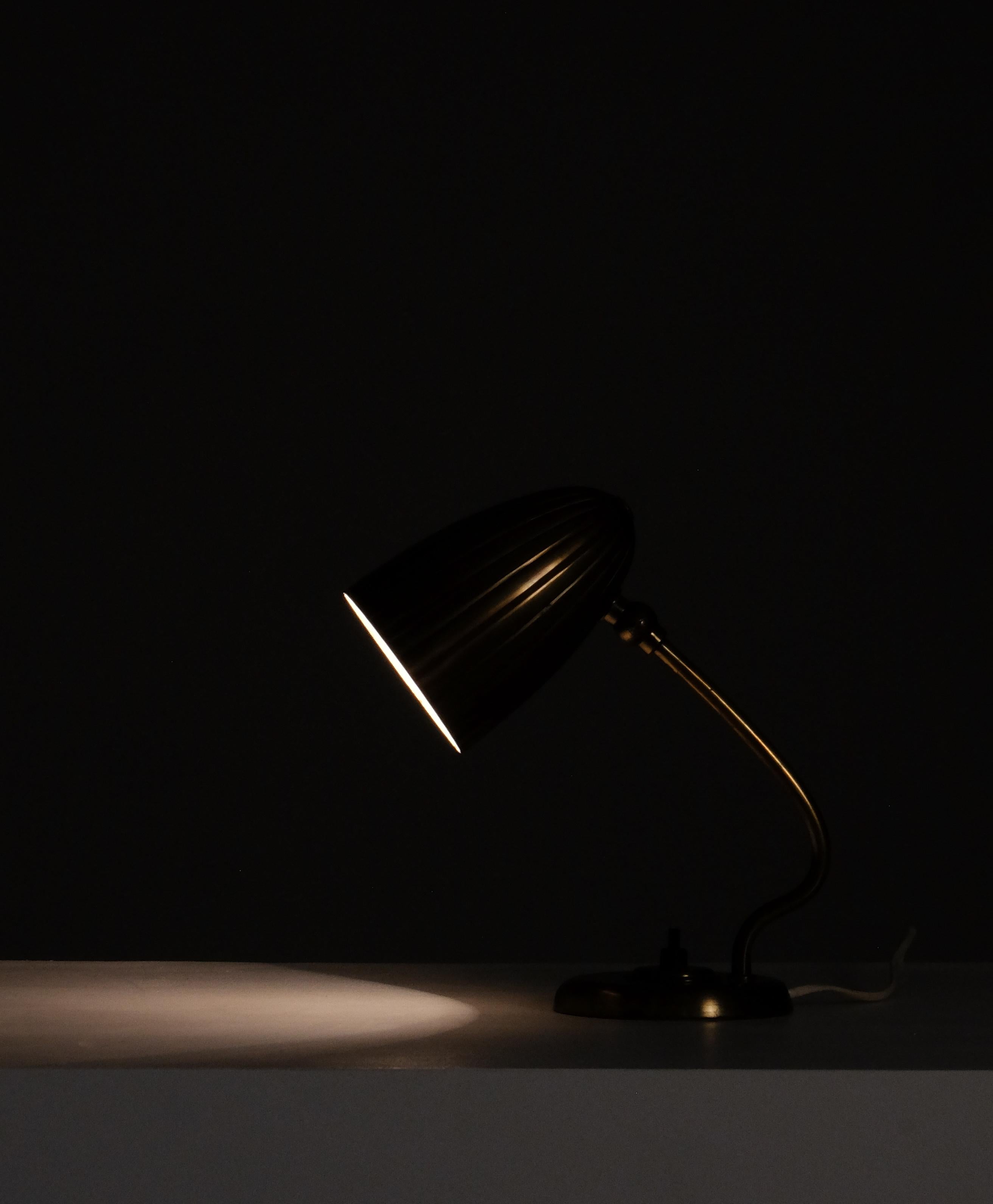 Lampe de table modèle 