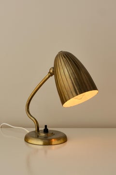 Lámpara de sobremesa de latón Harlad Notini, Suecia, años 40
