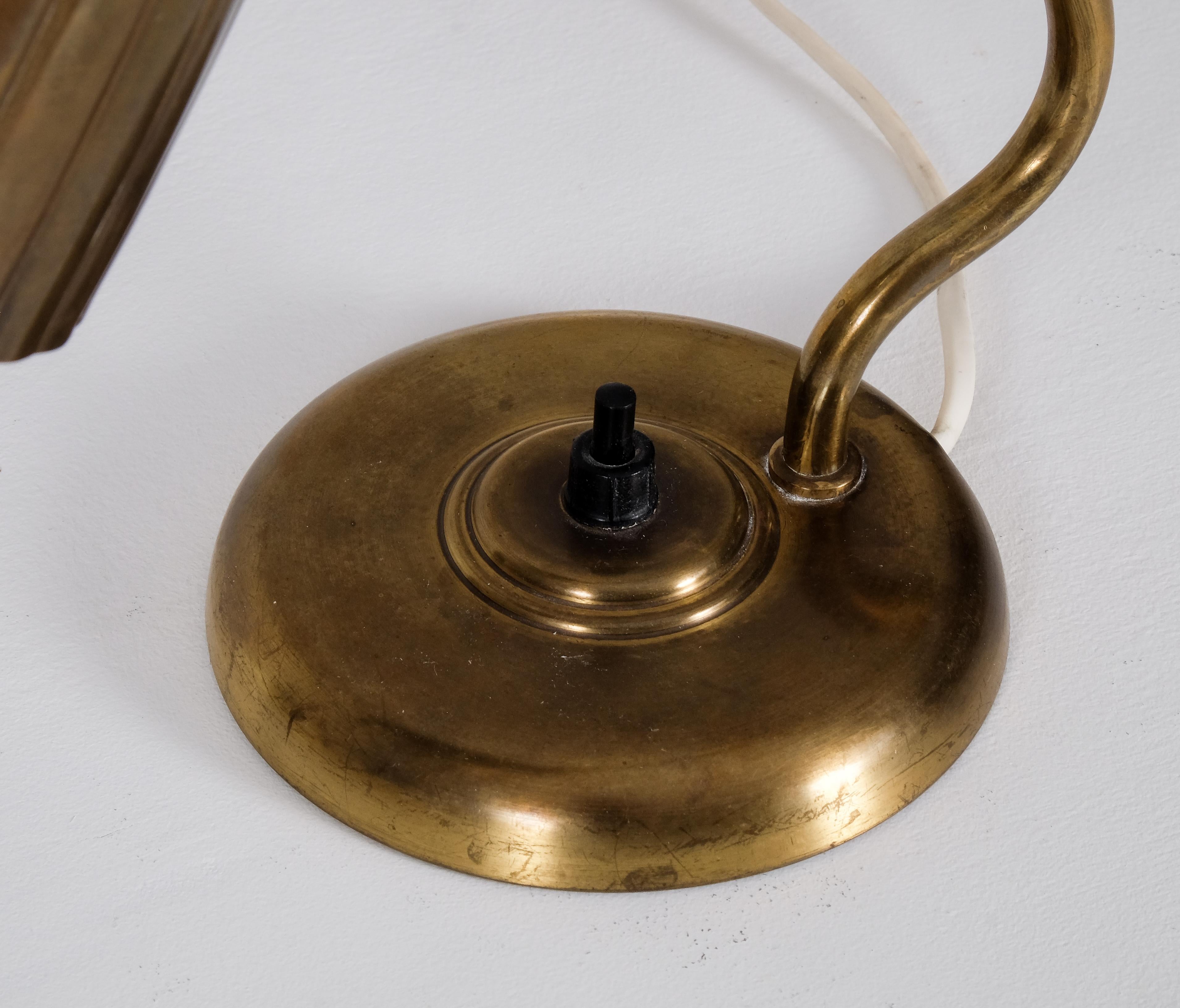 Laiton Lampe de table Harlad Notini, Suède, années 1940 en vente