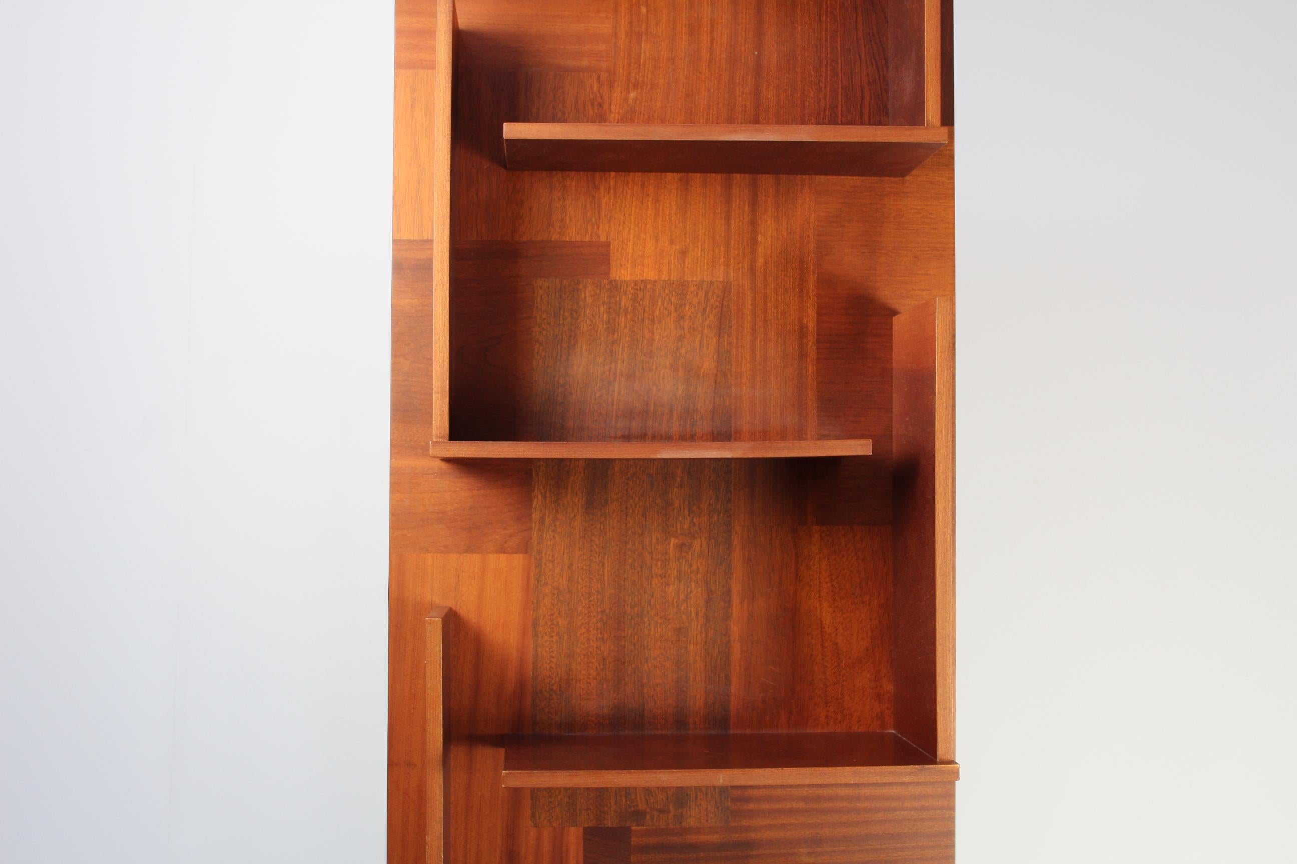 Harlem Inlaid Solid Wood Bookcase with Metal Silver Hook In New Condition For Sale In Lentate sul Seveso, Monza e Brianza
