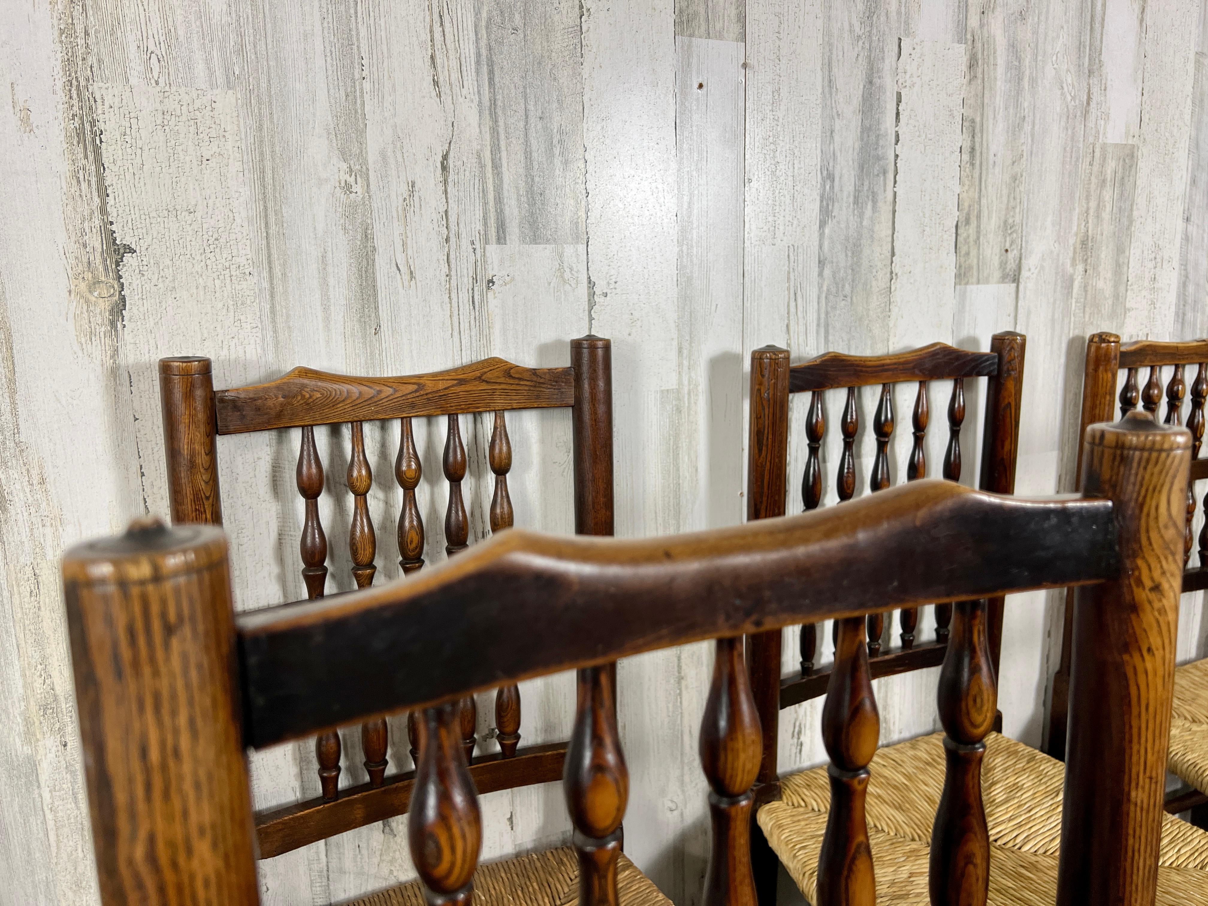 Harlekin-Esszimmerstühle mit antiker Spindelrückenlehne – 10er-Set  im Angebot 7