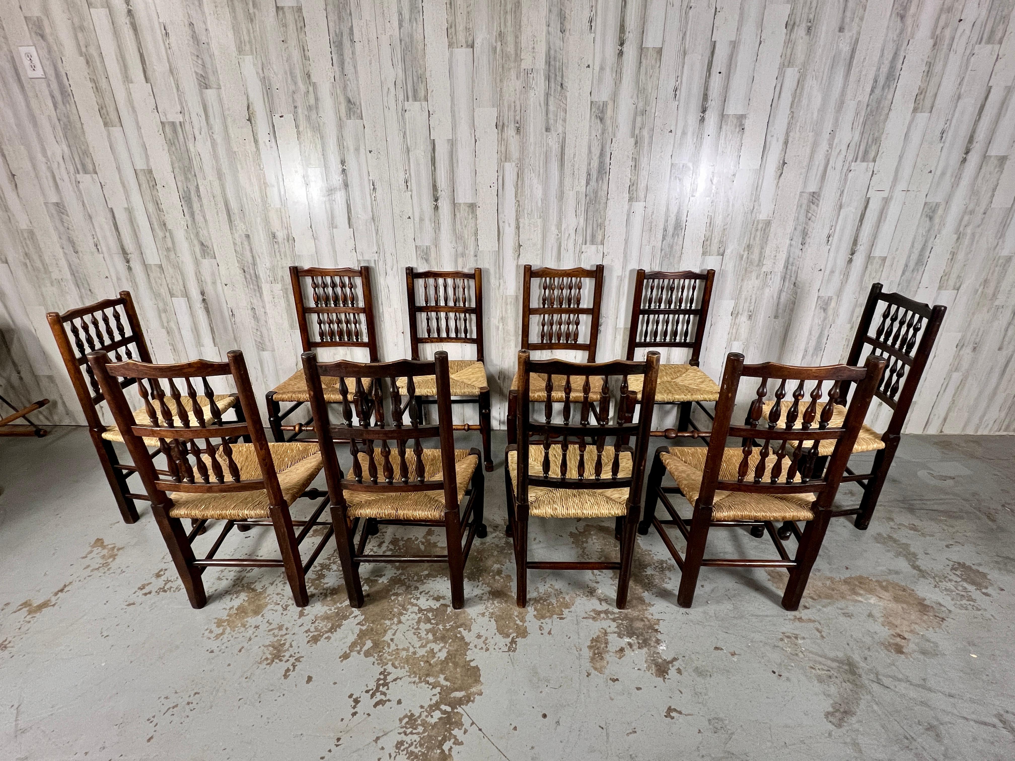 Harlekin-Esszimmerstühle mit antiker Spindelrückenlehne – 10er-Set  (Englisch) im Angebot