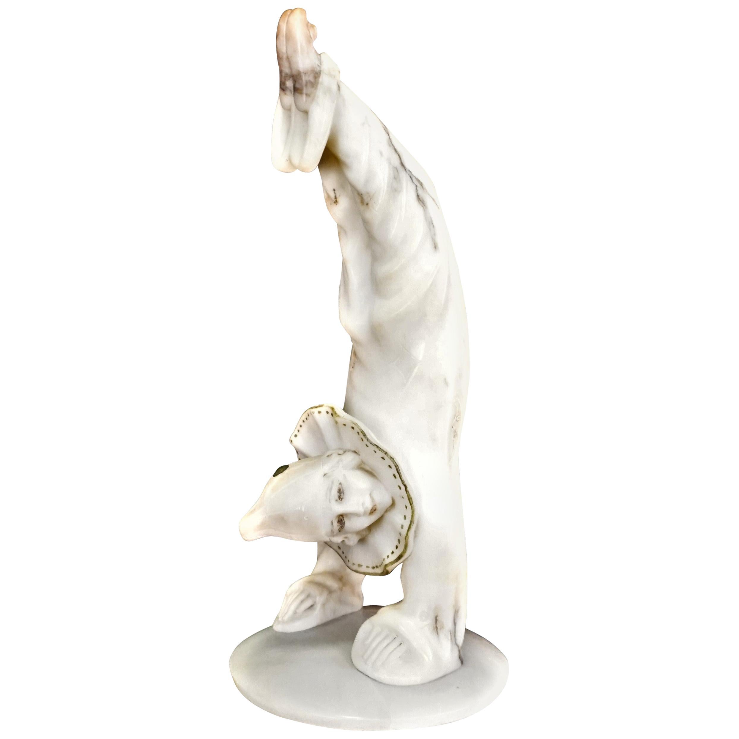 Sculpture en marbre Art Déco sculptée à la main Harlequin en vente