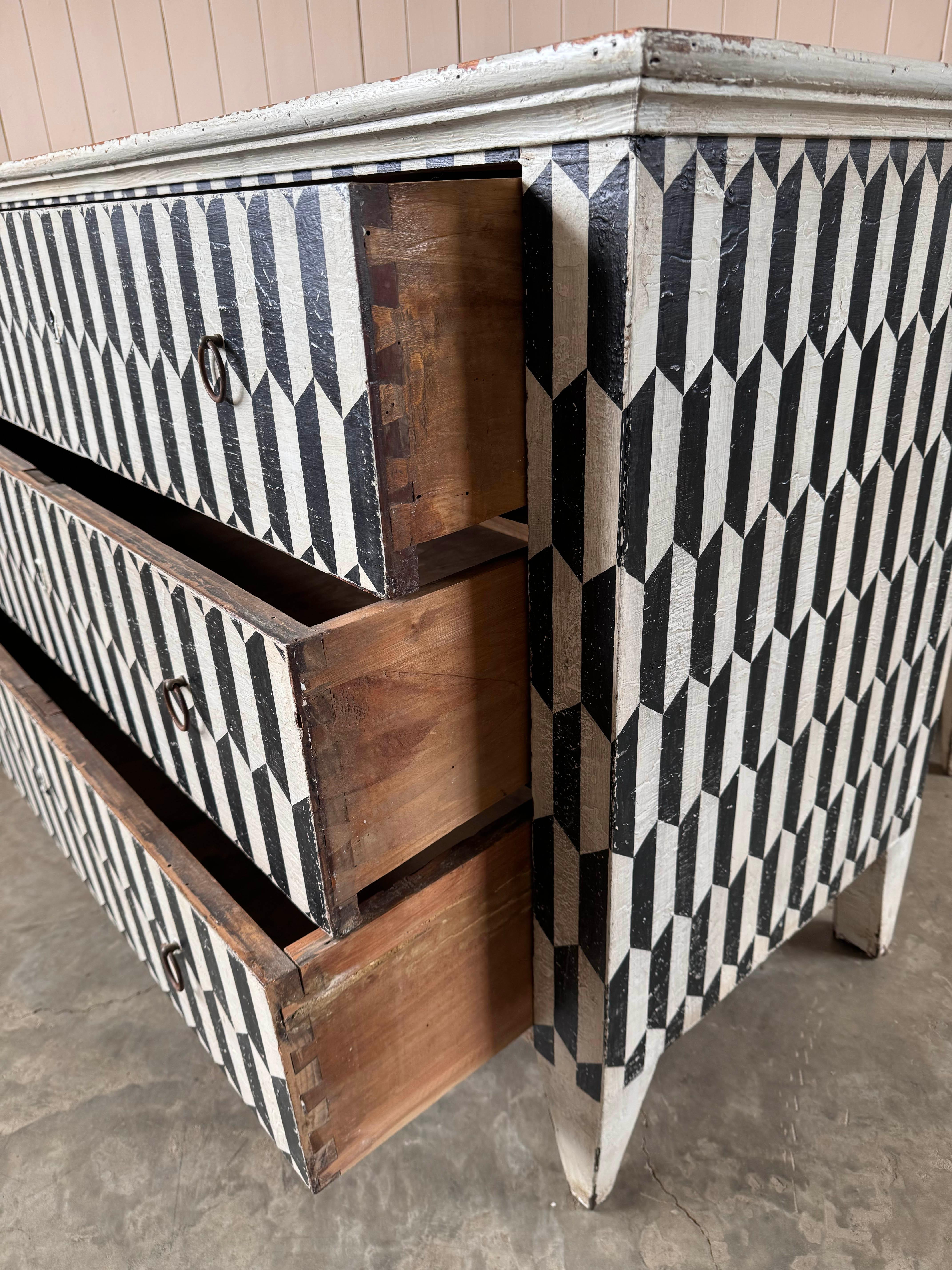 Harlequin Painted Chest of Drawers 4