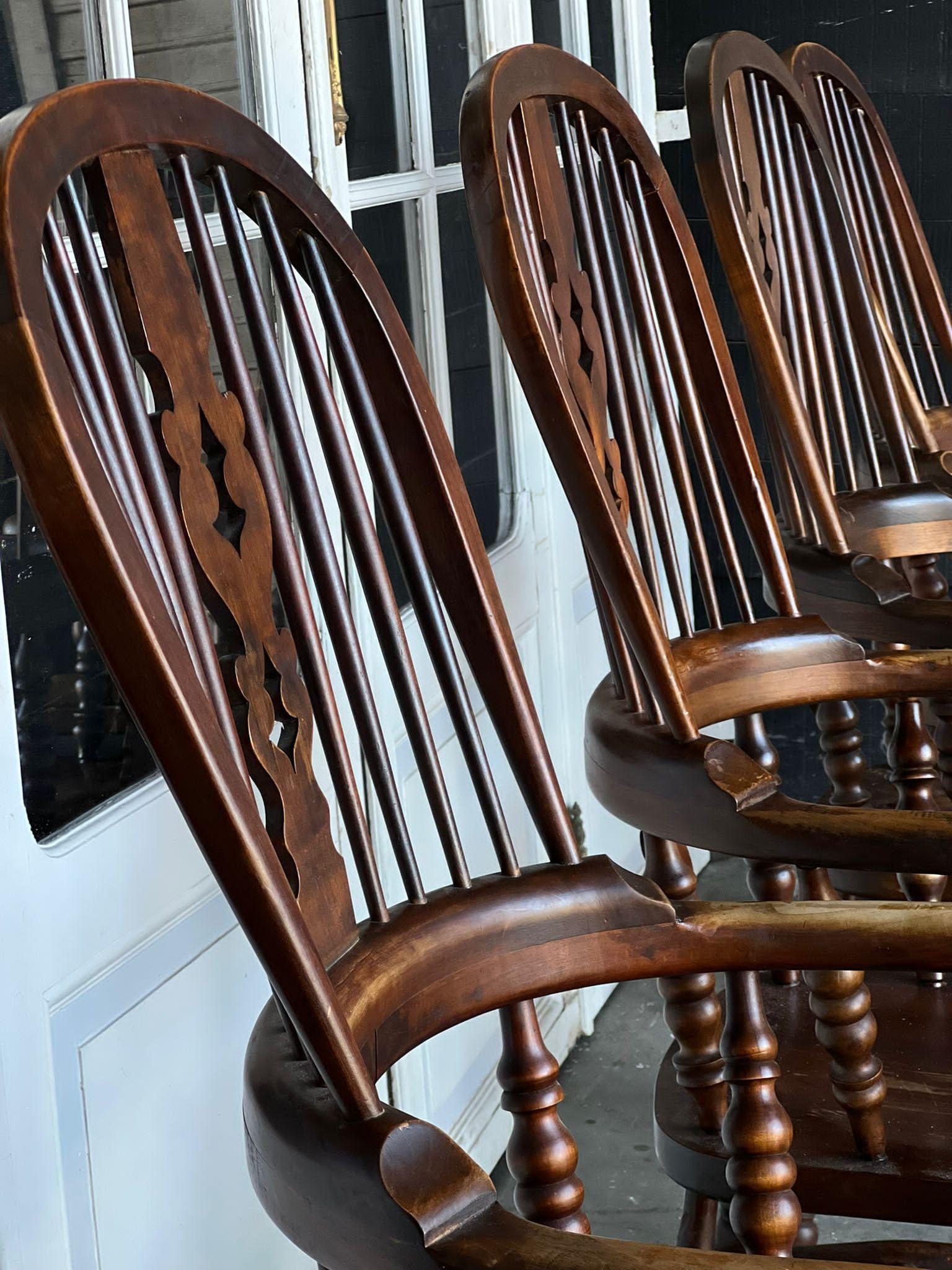 4er Harlekin-Set antike Landhausbroad-Stühle (Asche) im Angebot