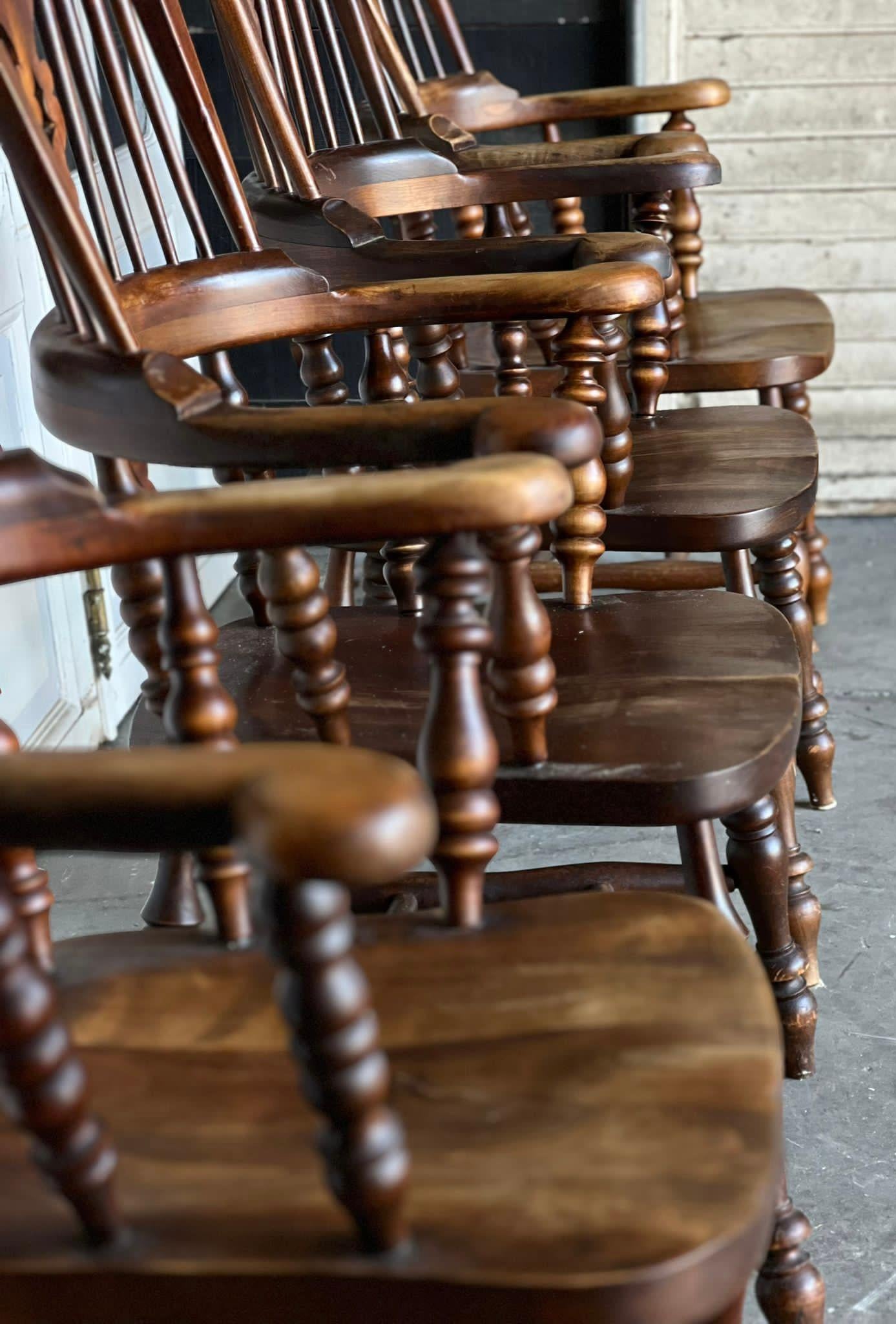 4er Harlekin-Set antike Landhausbroad-Stühle im Angebot 3
