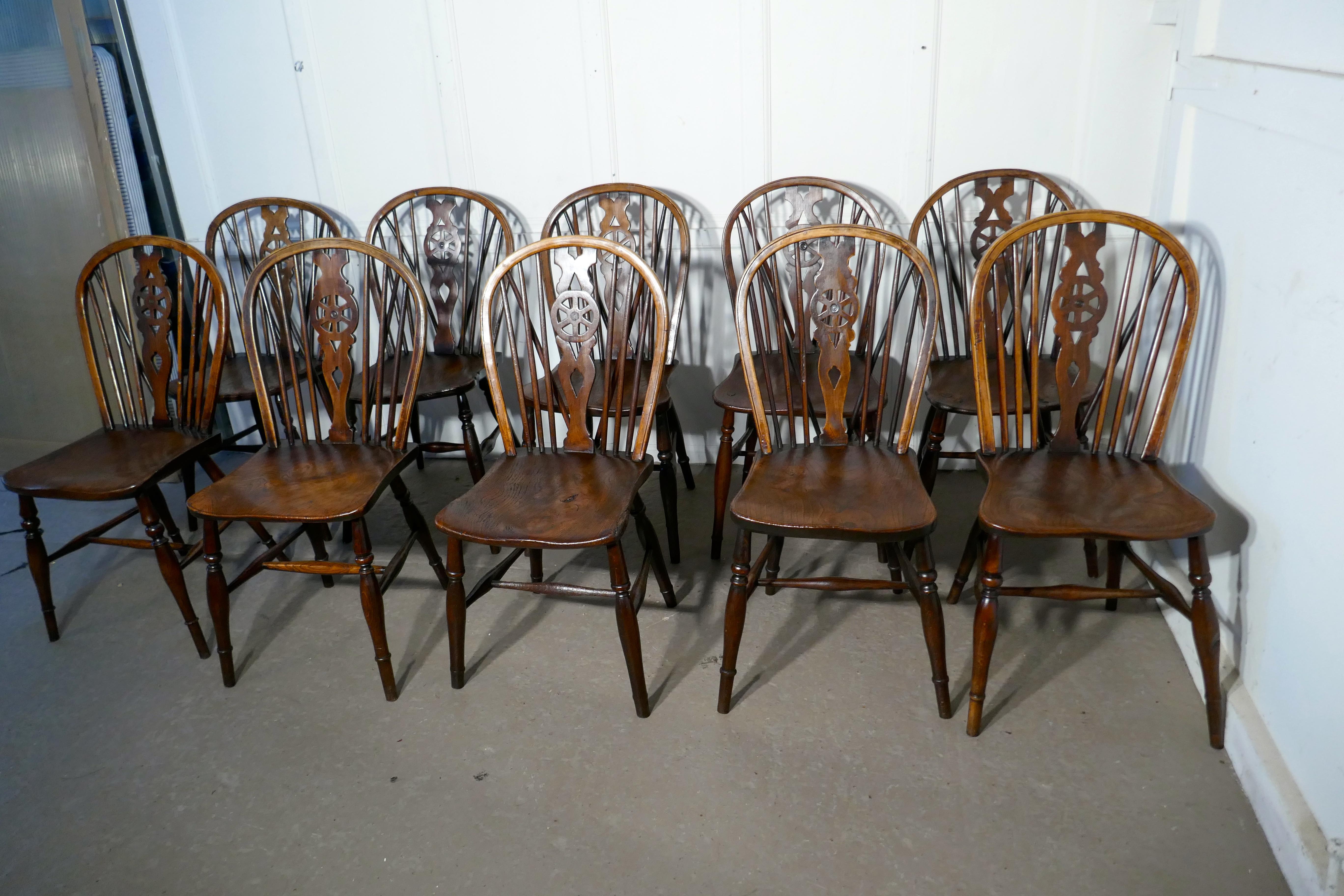 19th Century Harlequin Set of 10 Victorian Beech and Elm Wheel Back Windsor Dining Chairs