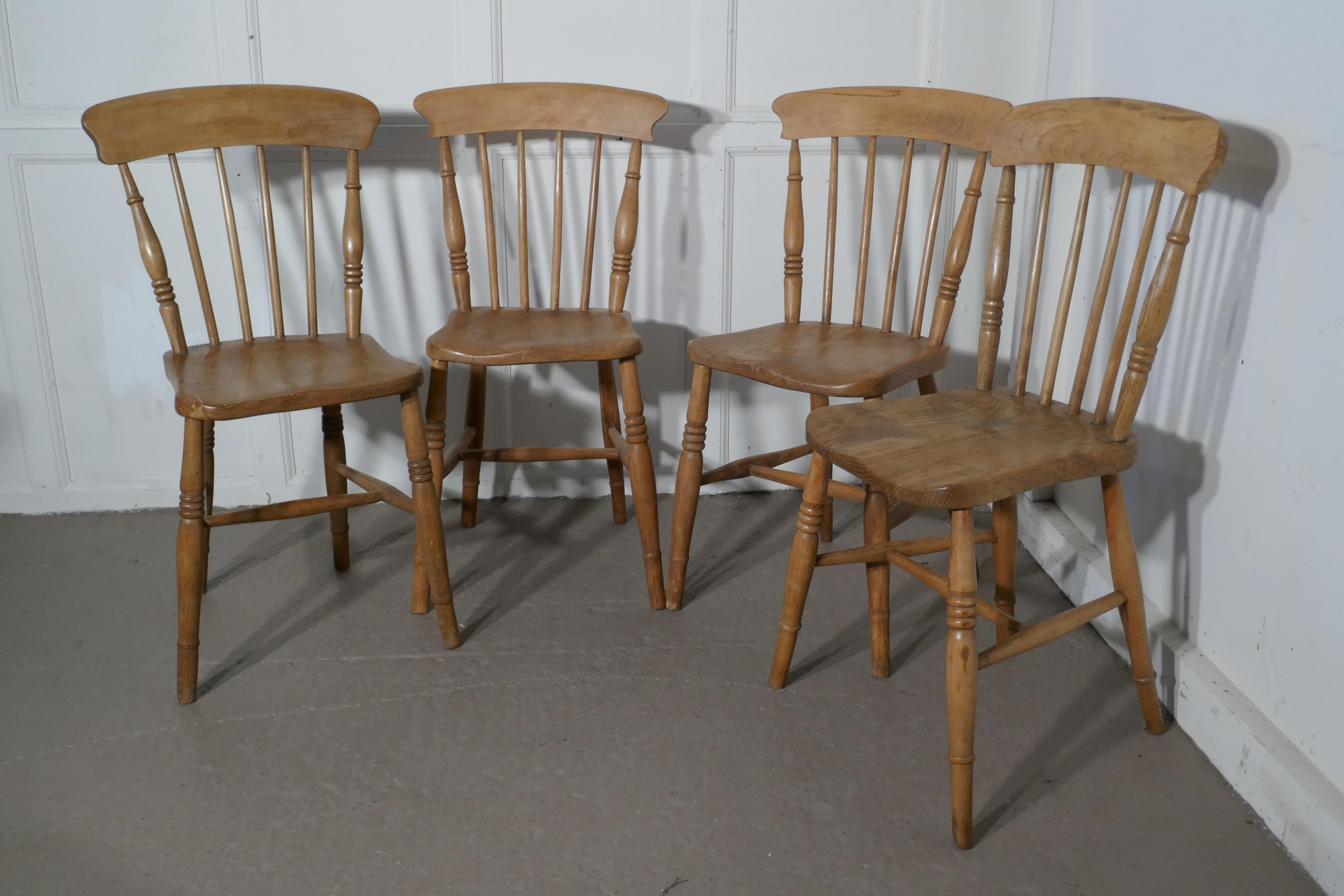 Harlequin Set of 4 Victorian Beech & Elm Country Kitchen Chairs In Good Condition In Chillerton, Isle of Wight