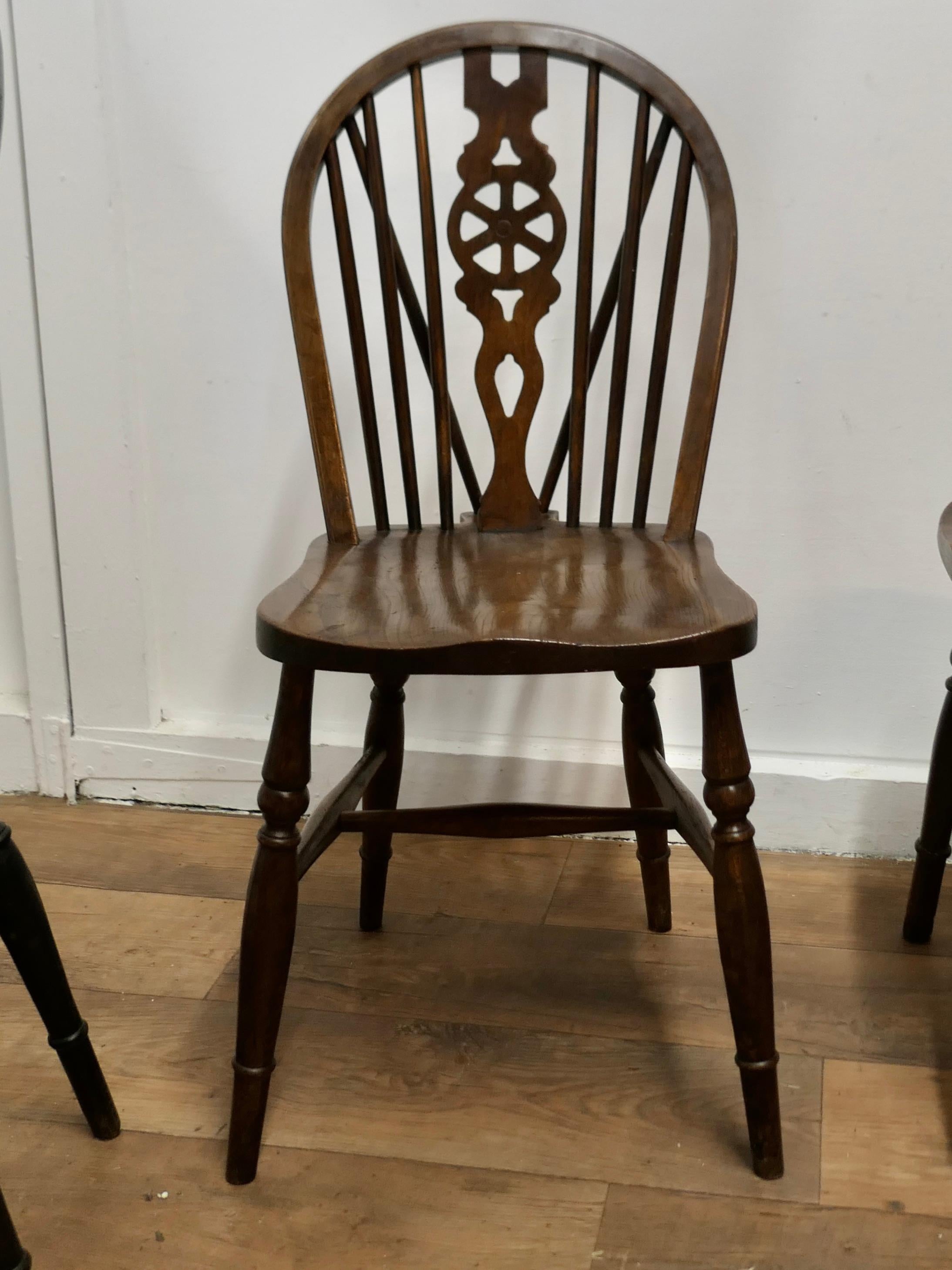 Harlequin Set of 5 Victorian Beech & Elm Wheel Back Windsor Kitchen Dining Chair 1