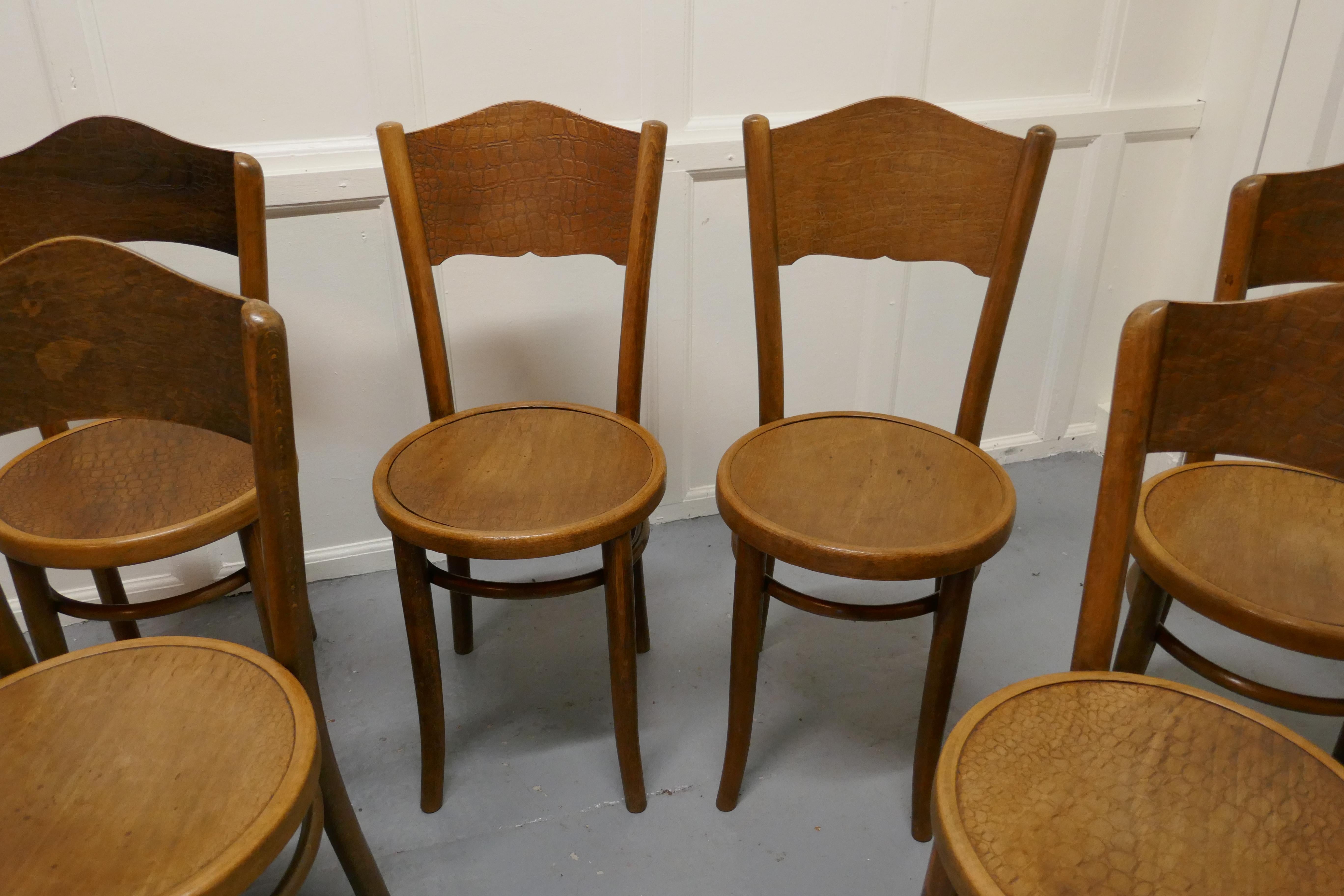 Arts and Crafts Harlequin Set of 8 French Bistro or Cafe Bentwood Chairs