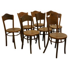 Harlequin set de 8 chaises françaises de bistro ou de café en bois courbé    