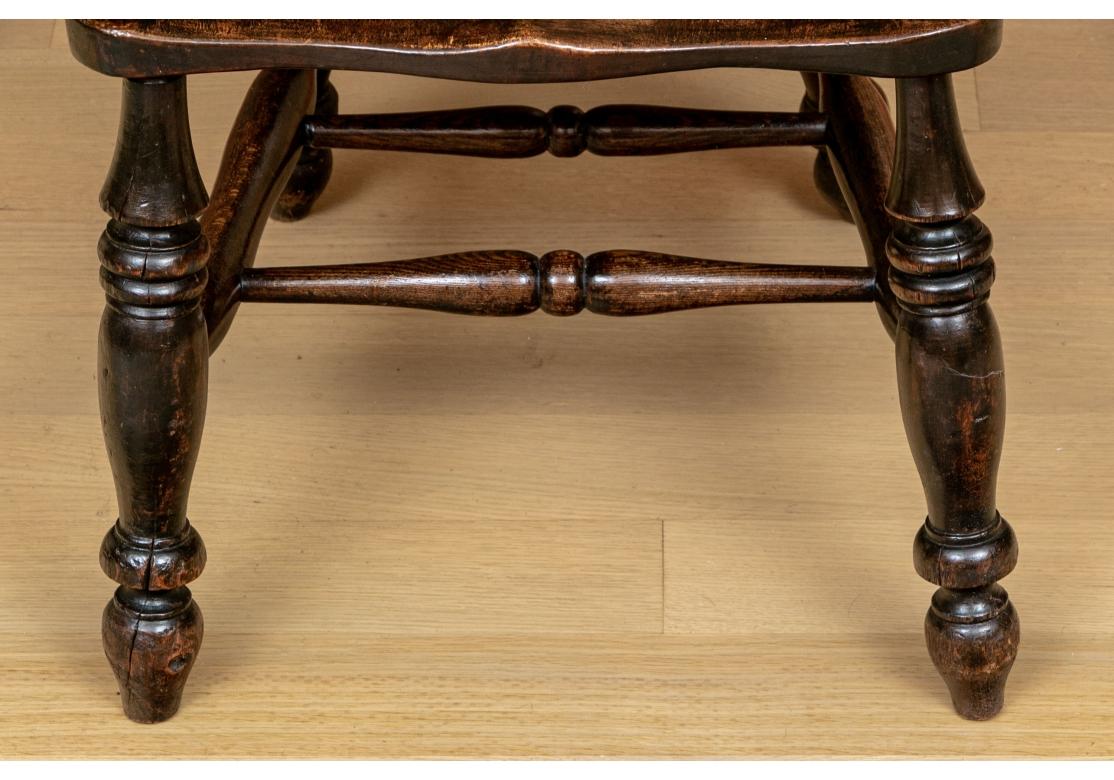 Harlequin Set di otto sedie Windsor a bracci larghi e schienale alto in vendita 7