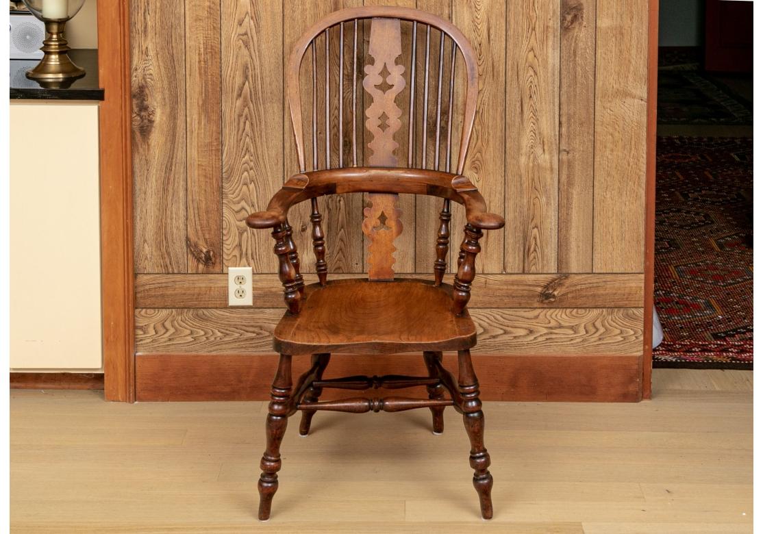 Harlequin Set di otto sedie Windsor a bracci larghi e schienale alto in vendita 23