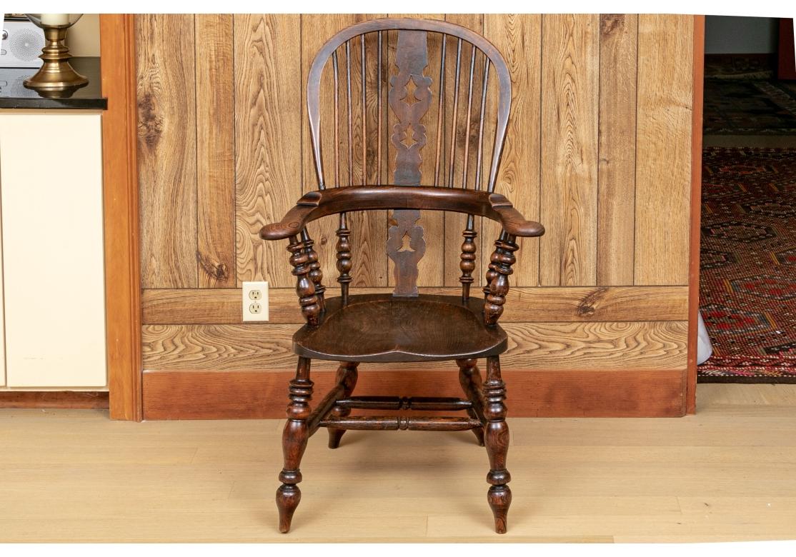 Harlequin Set di otto sedie Windsor a bracci larghi e schienale alto in vendita 33