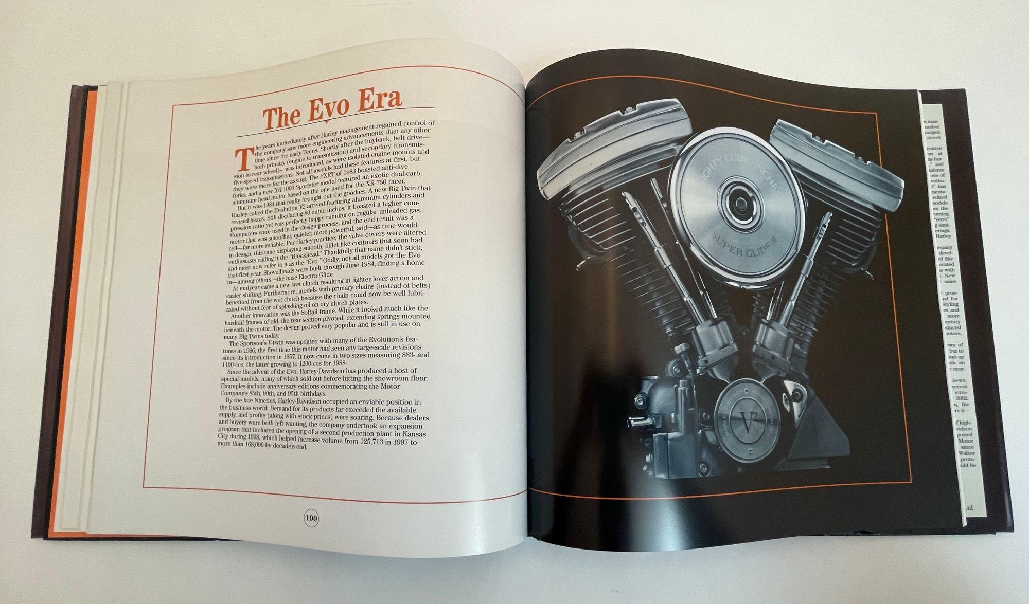 Livre à couverture rigide Harley-Davidson en vente 4