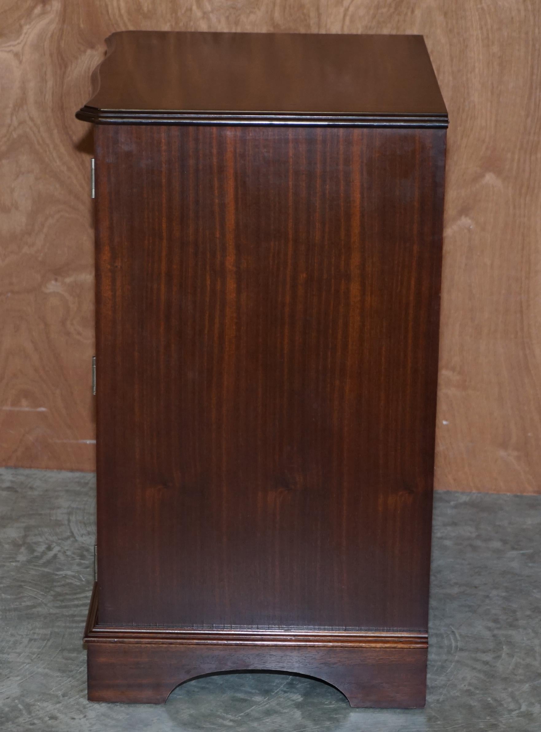 Harlow Productions Ltd Vintage Flamed Hardwood Record Player Cabinet Cupboard 8