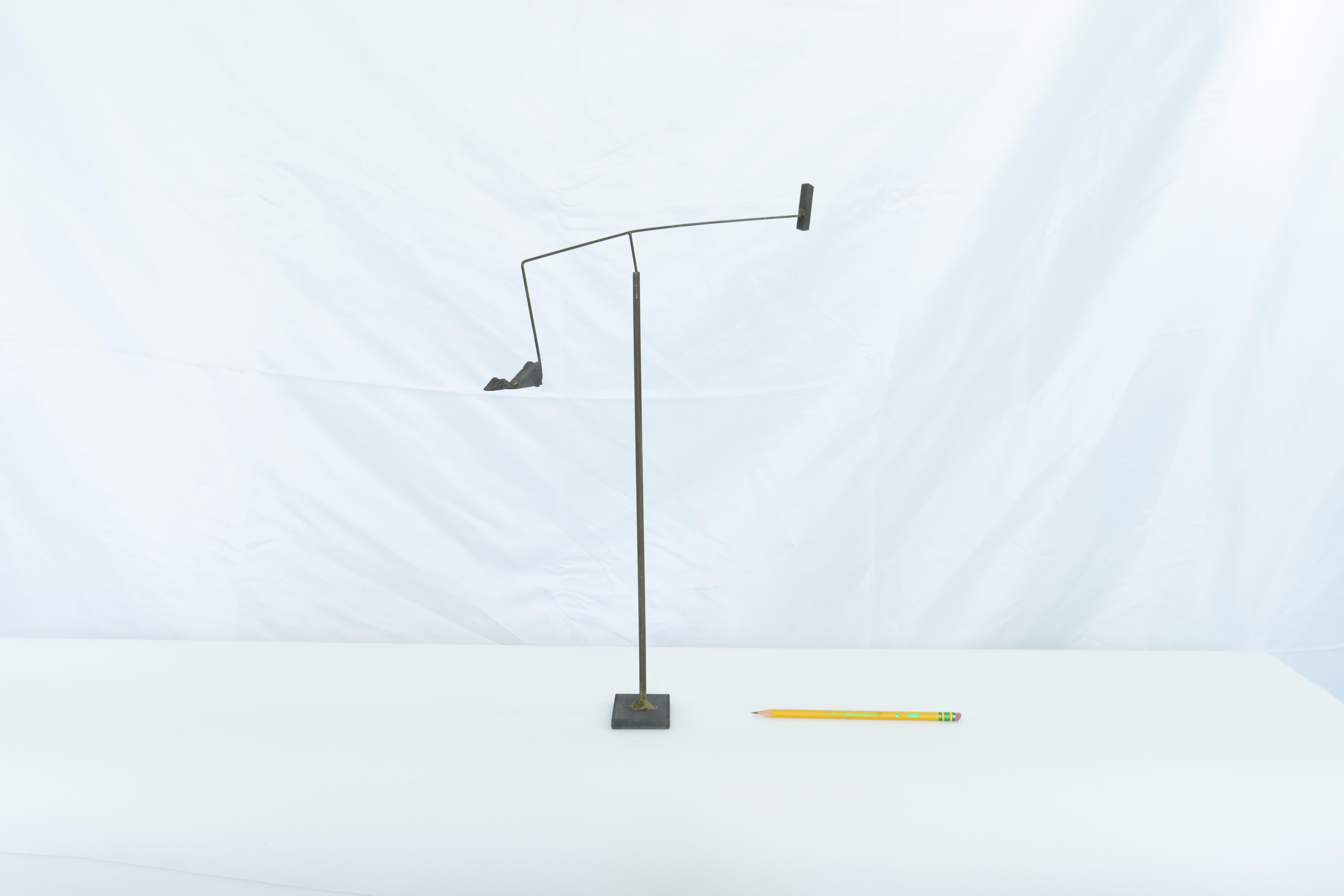 Escultura contemporánea, cinética y metálica en equilibrio de David Edelman Cinético