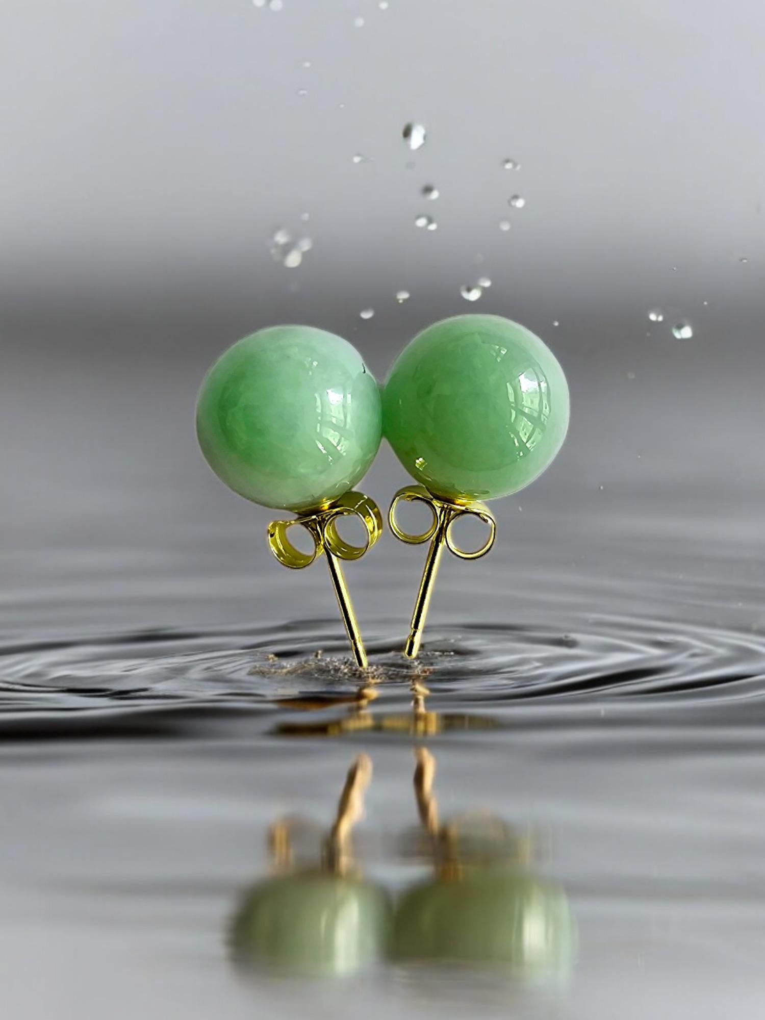 Harmony - Boucles d'oreilles perlées en A-Jade vert de Birmanie 10 mm (avec or jaune 18 carats) Neuf - En vente à Kowloon, HK
