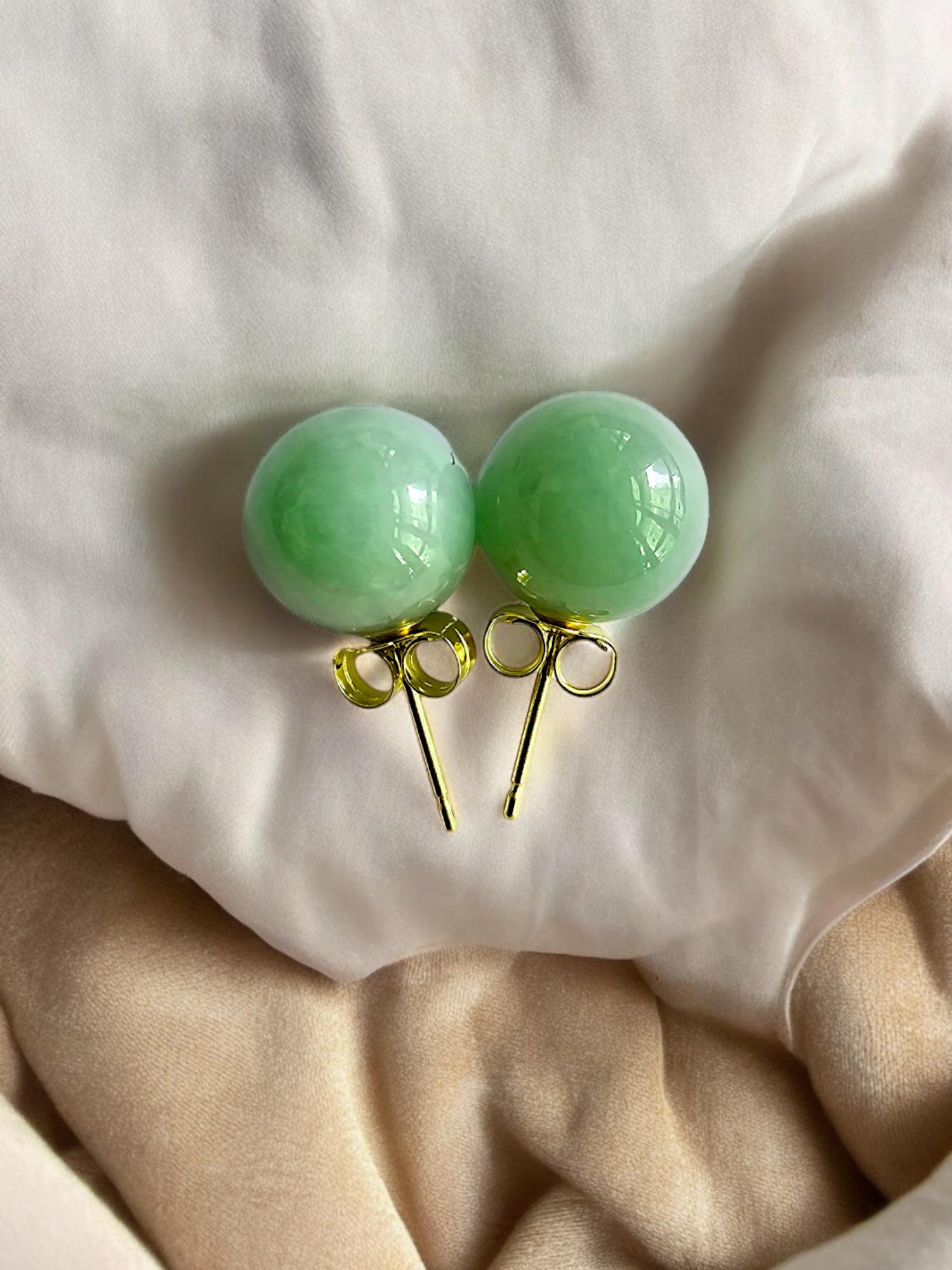 Harmony - Boucles d'oreilles perlées en A-Jade vert de Birmanie 10 mm (avec or jaune 18 carats) Unisexe en vente