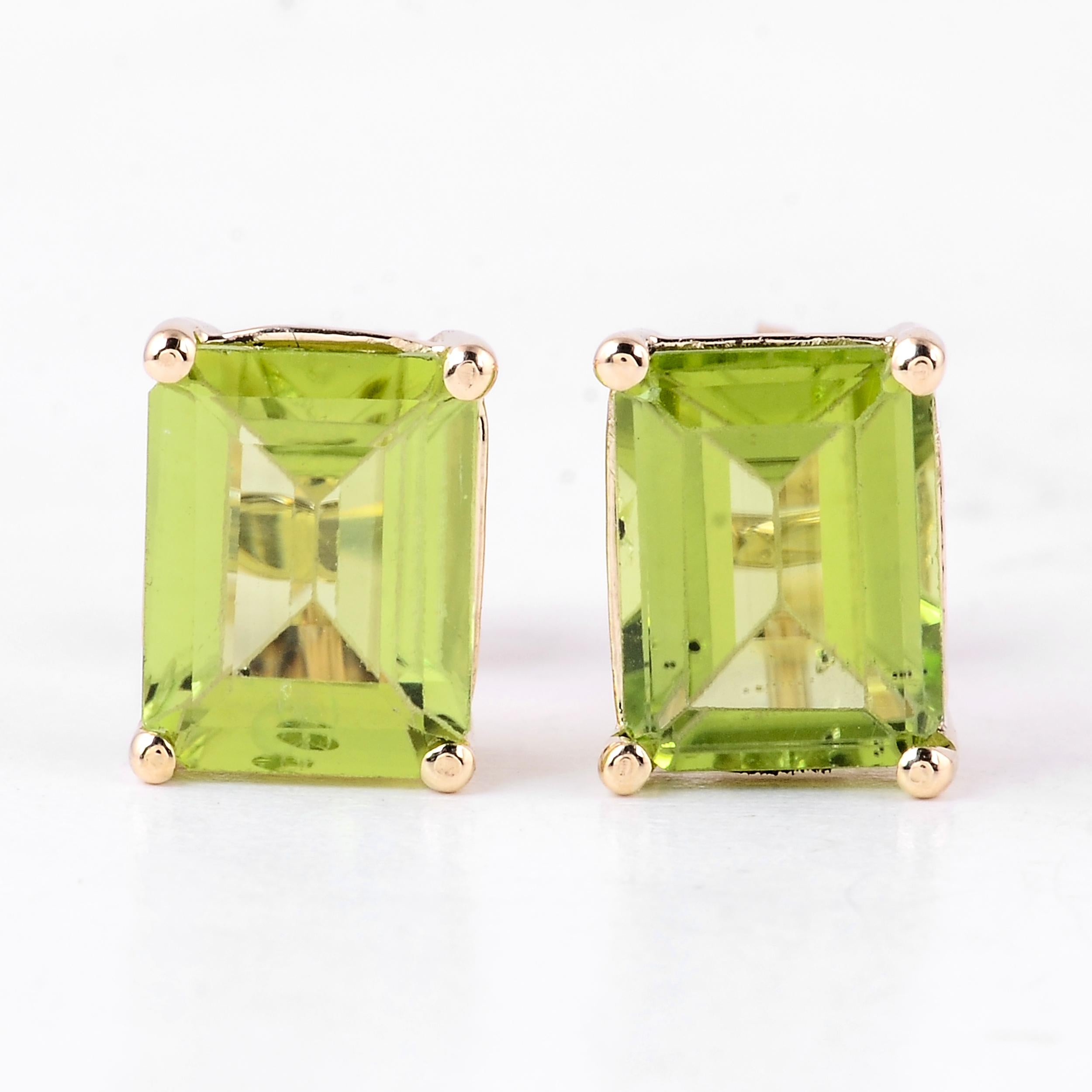 14K Peridot Stud Earrings - Vibrant Gemstones, Classic Style, Elegant Design In New Condition For Sale In Holtsville, NY