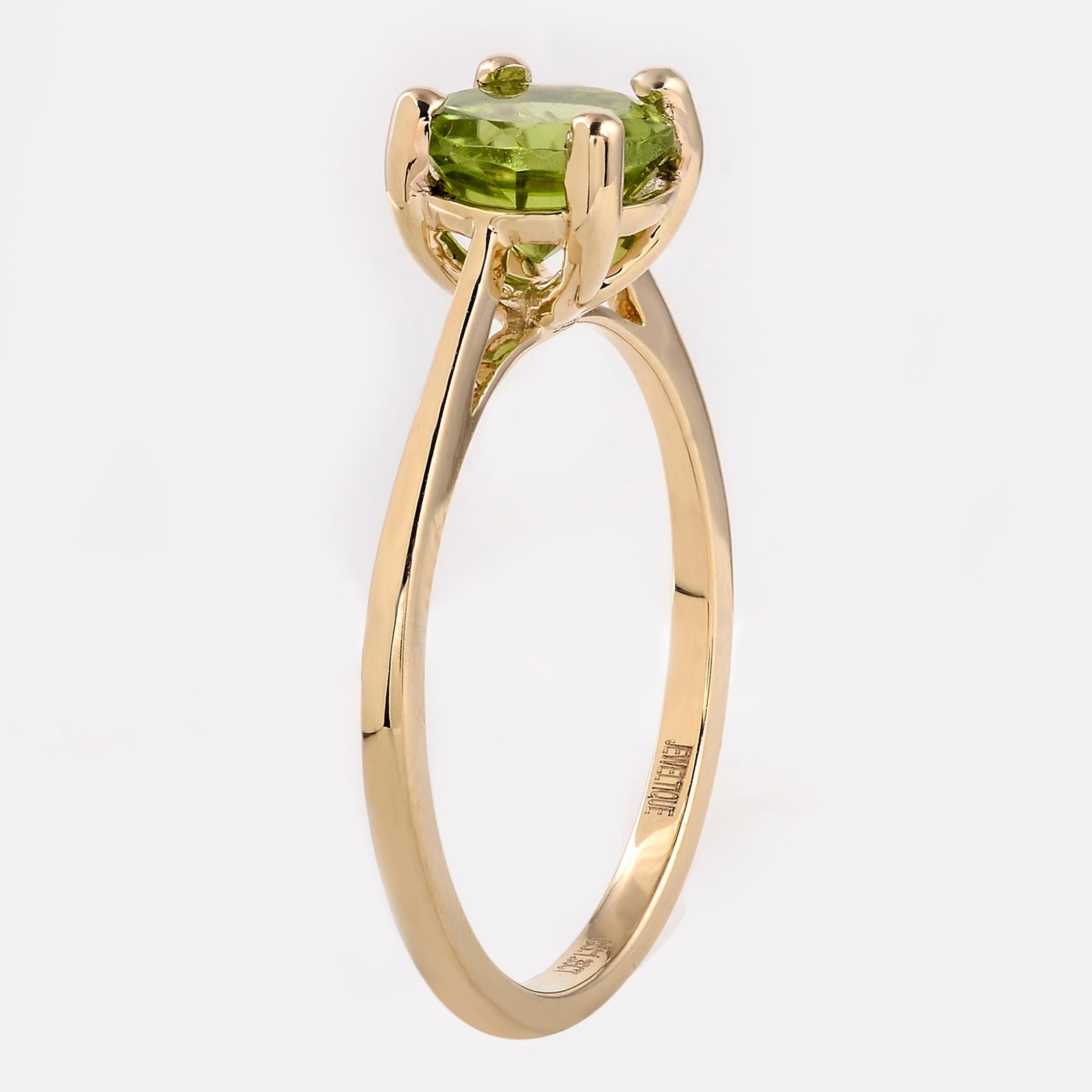 Chic 14K 1.09ct Peridot Solitaire Cocktail Ring, Size 7 - Statement Jewelry For Sale 2
