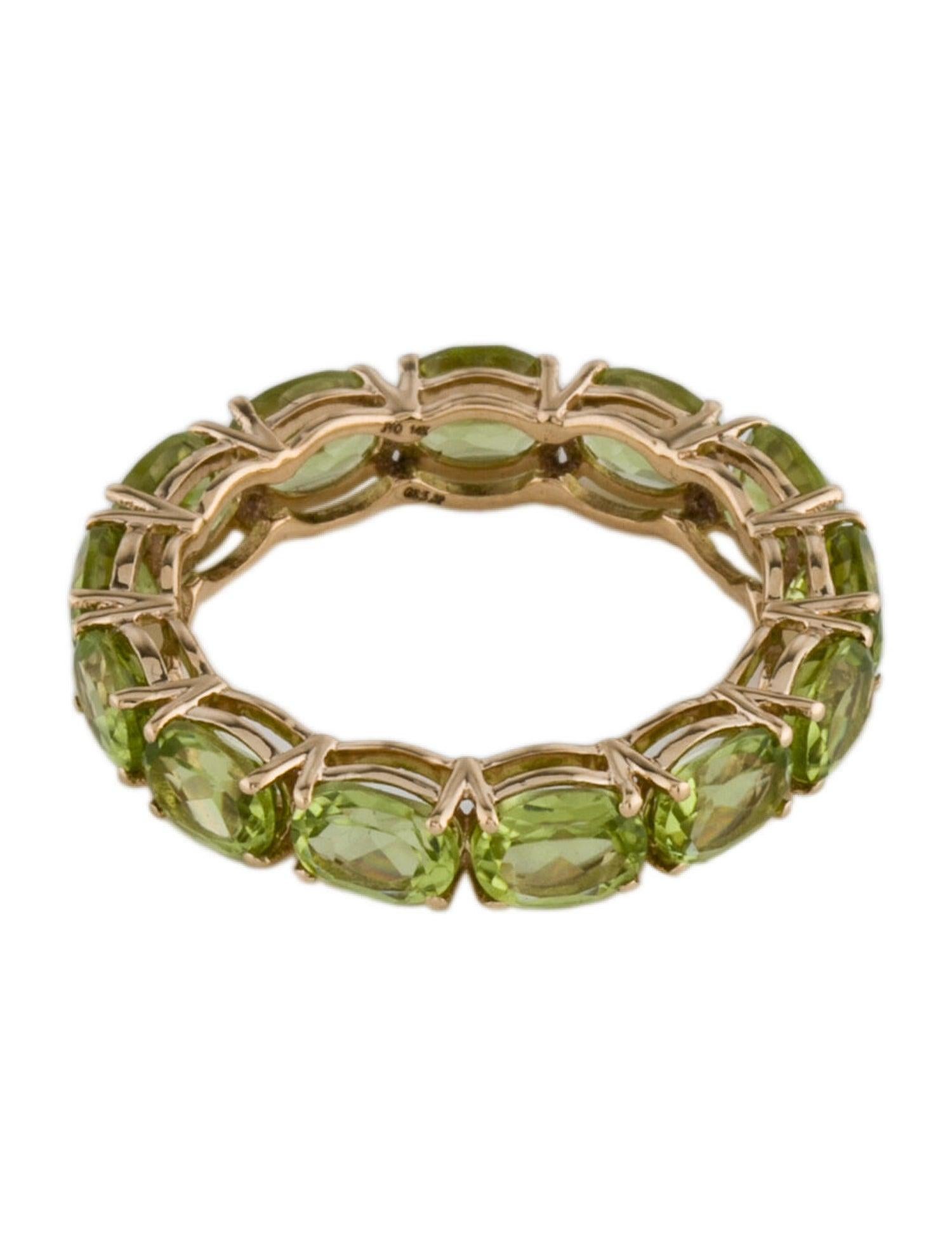 Erhöhen Sie Ihren Stil mit dem Harmony in Green Peridot Oval Ring von Jeweltique, einer bezaubernden Ode an die beruhigende Umarmung der Natur. Dieser exquisite, mit Präzision und Leidenschaft gefertigte Ring ist ein Beweis für das Engagement