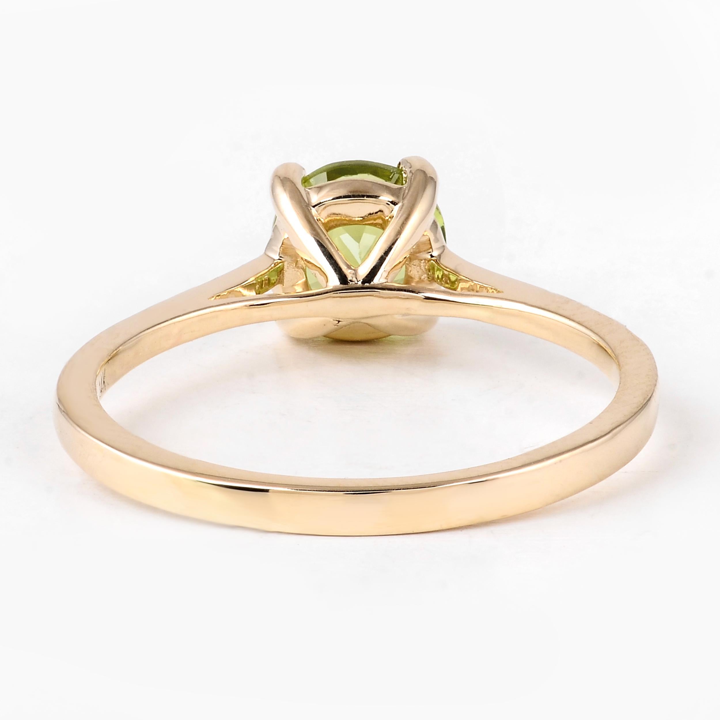 Elegant 14K Peridot Cocktail Ring, Size 7 - Stunning Statement Jewelry Piece For Sale 2