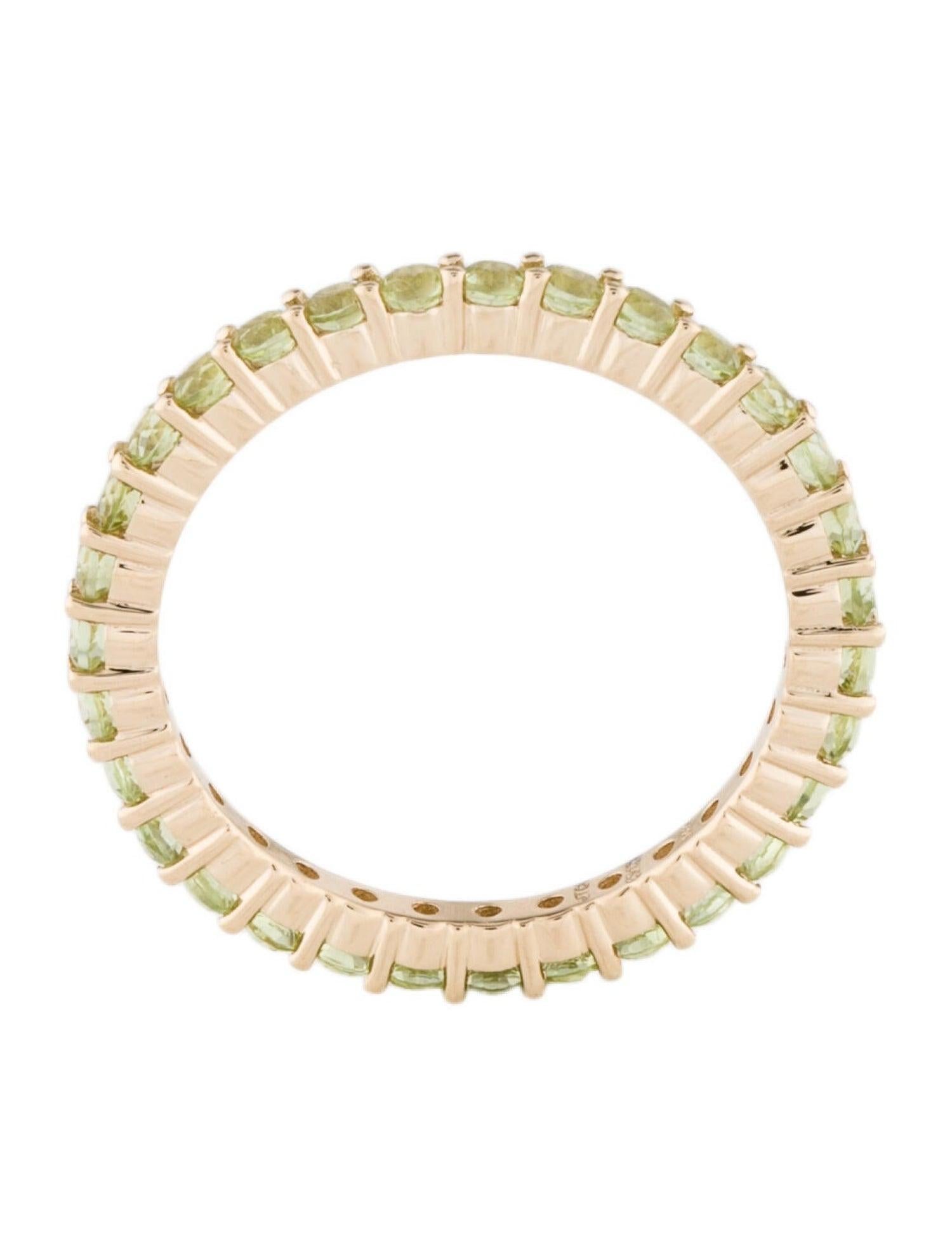 Chic 14K Peridot Eternity Band Ring, Size 7 - Timeless Statement Jewelry Pieces Neuf - En vente à Holtsville, NY