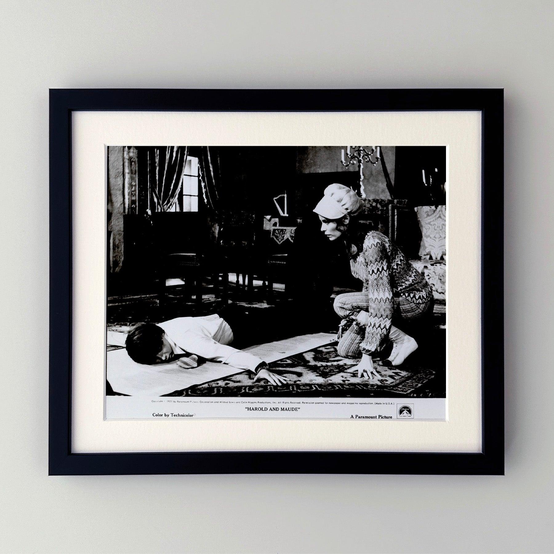 Original 8x10 Zoll Pressestill für Harold and Maude (1971) mit Ruth Gordon, Bud Cort und Vivian Pickles in den Hauptrollen und unter der Regie von Hal Ashby.

Werbefotos (Film/Produktion) wurden erstellt, um die Studios bei der Werbung für ihre