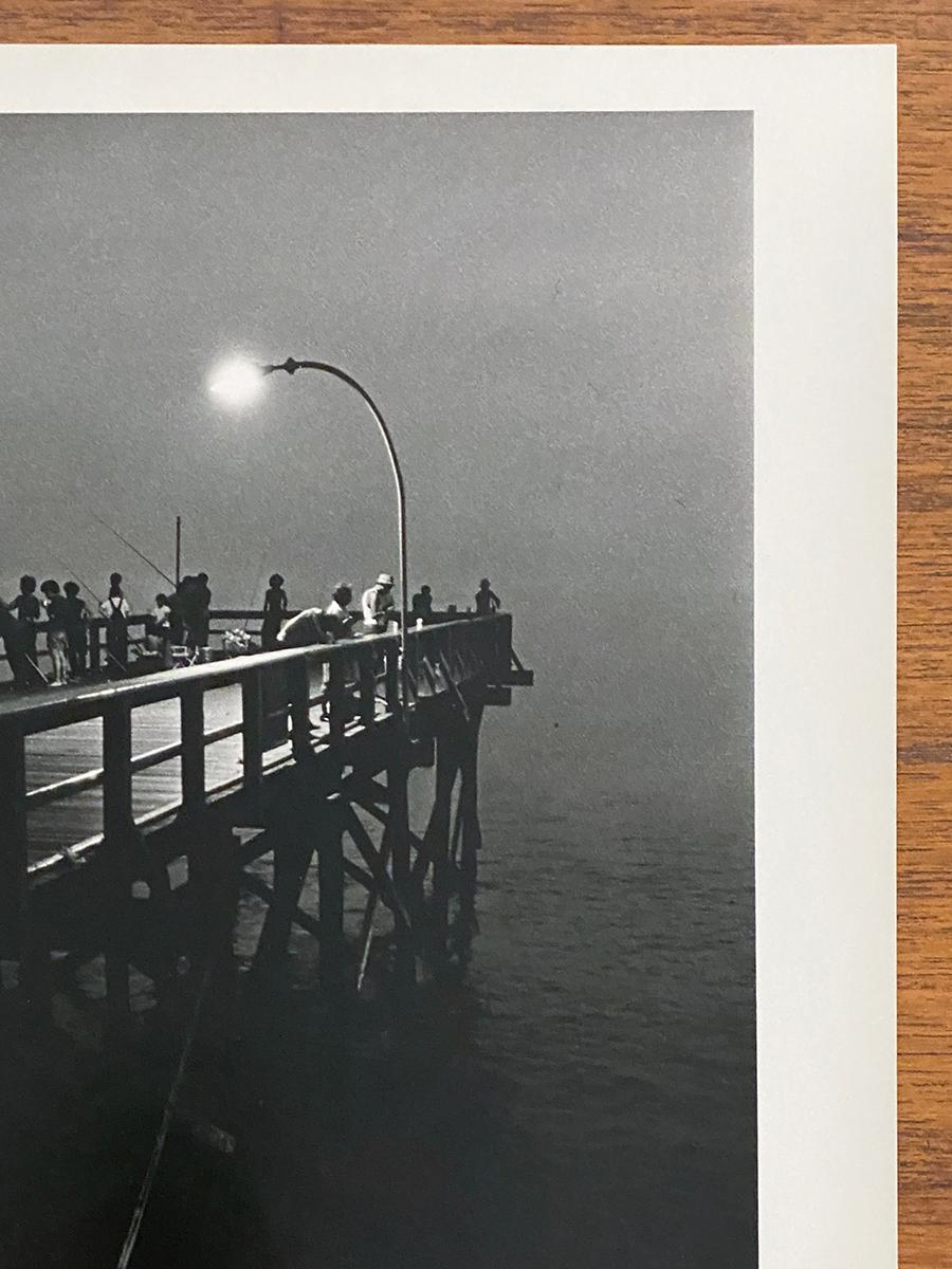 Pesca nocturna desde el muelle, Coney Island en venta 2