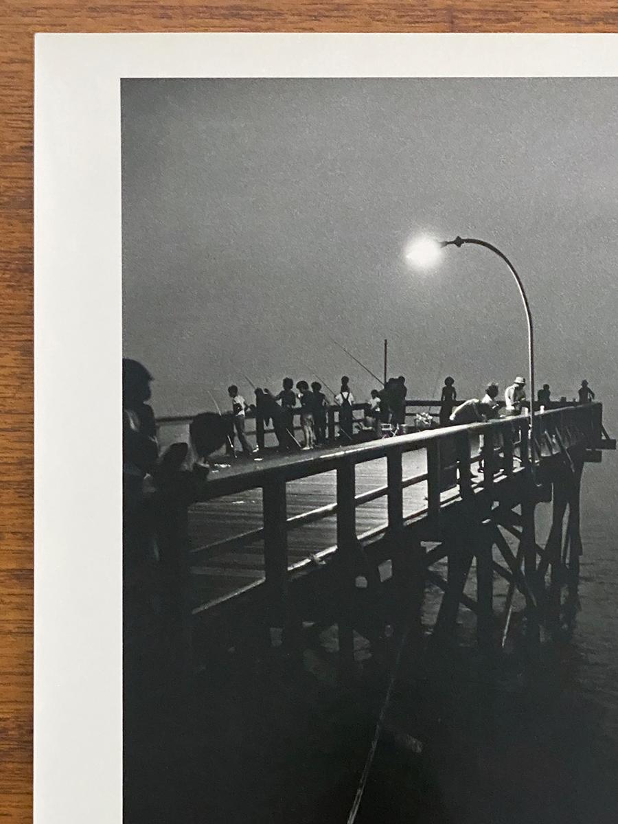 Pesca nocturna desde el muelle, Coney Island en venta 3