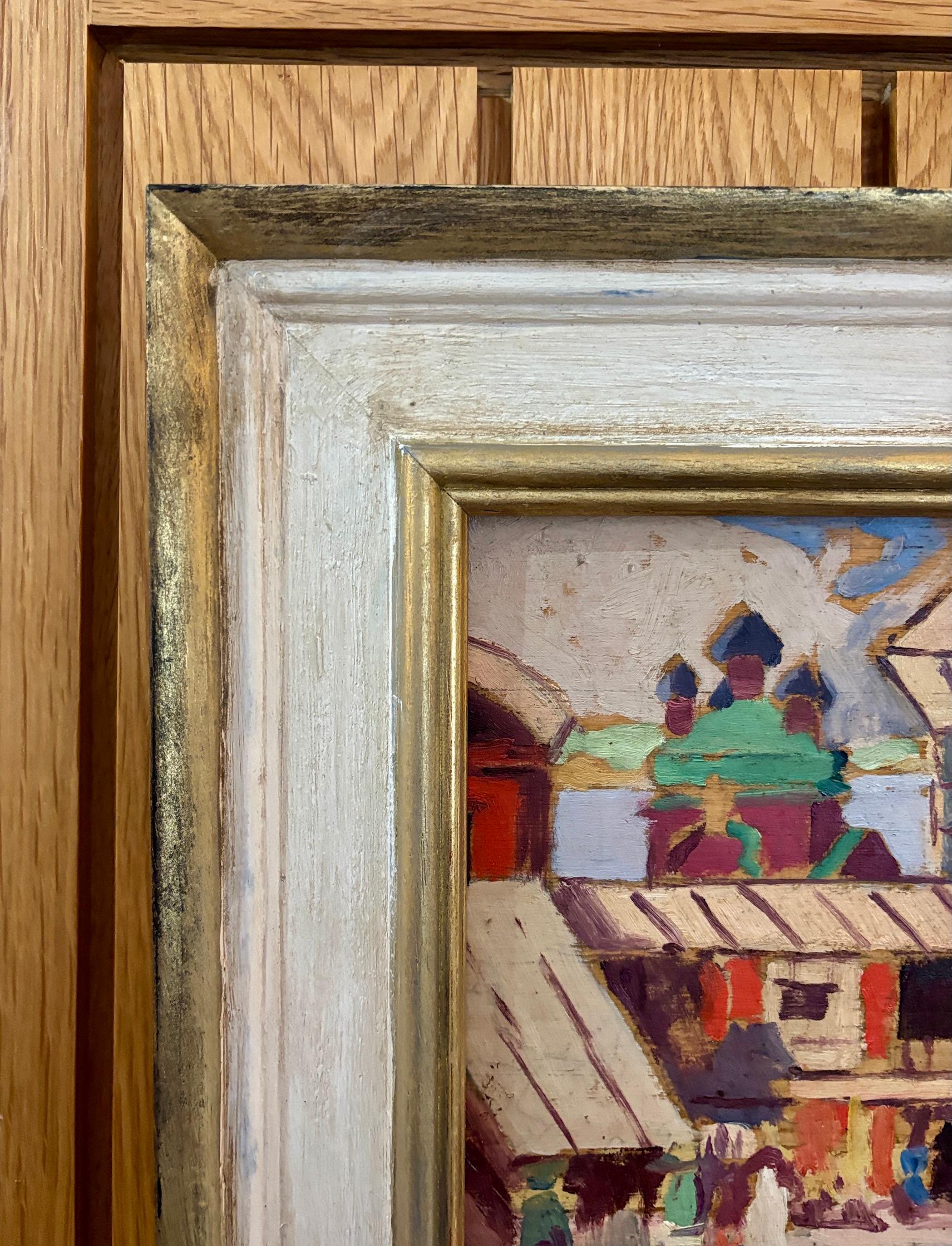 Cette composition vivante de Harold Trew capture l'atmosphère animée d'un marché continental, peinte avec des couleurs vives et un coup de pinceau expressif. La scène s'articule autour de bâtiments vernaculaires caractéristiques, aux toits en pente