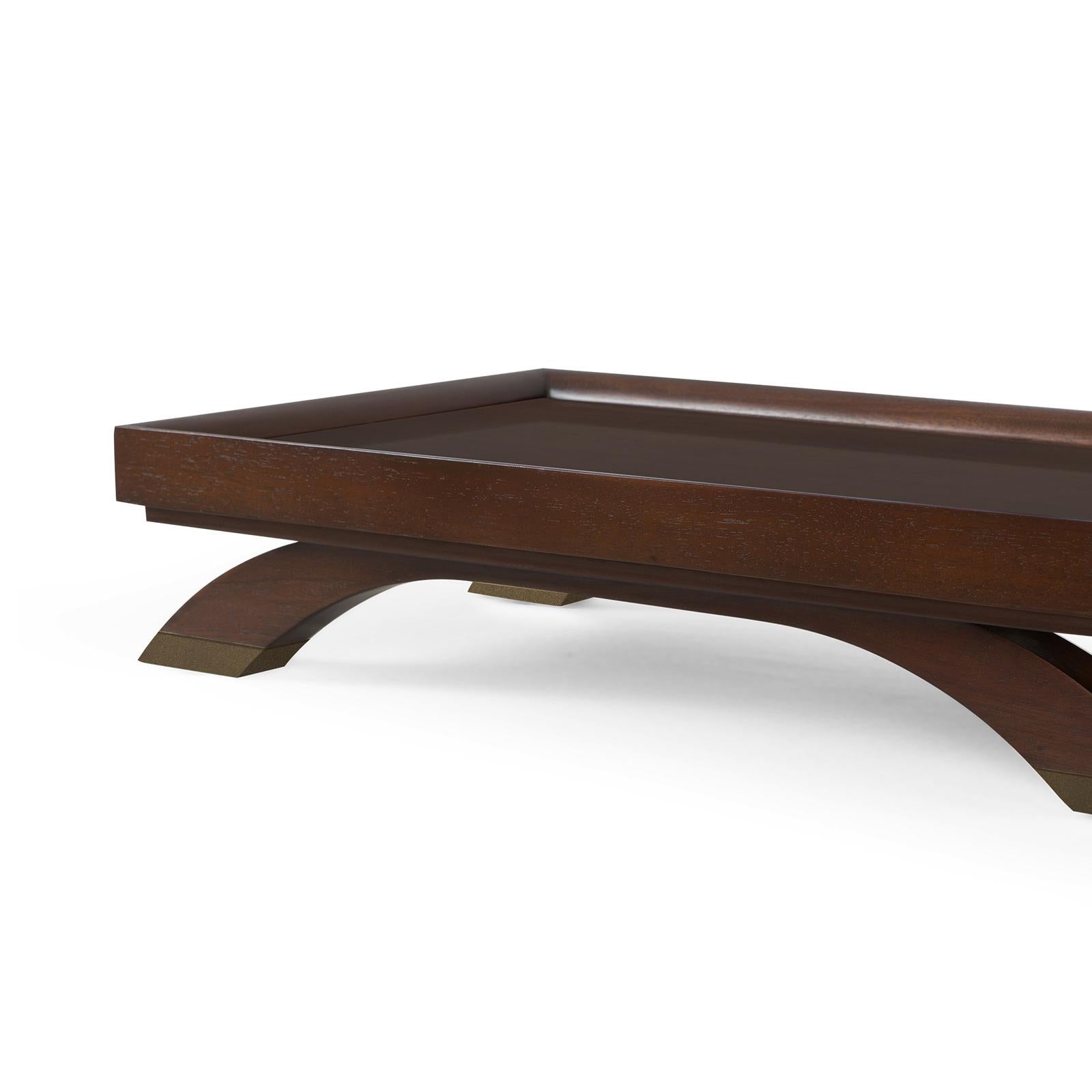 Low tray Harold with structure in hand-carved
solid mahogany wood. Wood top with frame like a tray.
Arched base shape with four bronzed feet.


 