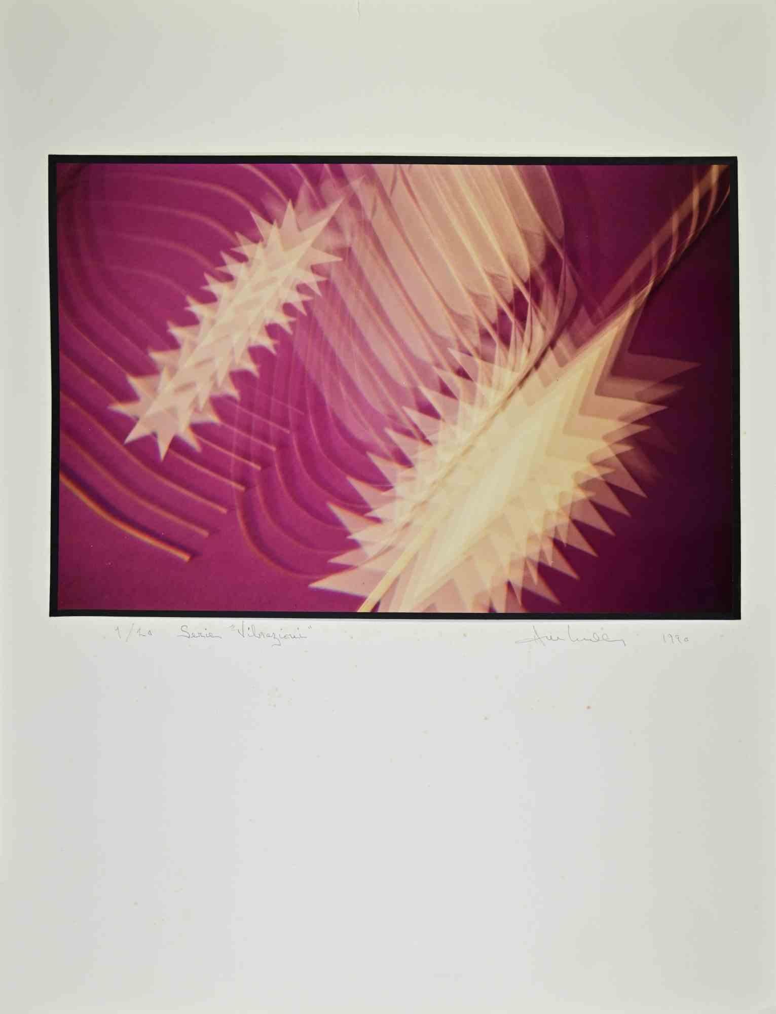 Exhibition print from “ Vibrazioni”  is a vintage photographic print on color paper applied on cardboard realized by Harold Miller Null in 1990. 

Hand-signed and dated on the lower right margin. 

Print performed for personal exposition in Ferrara