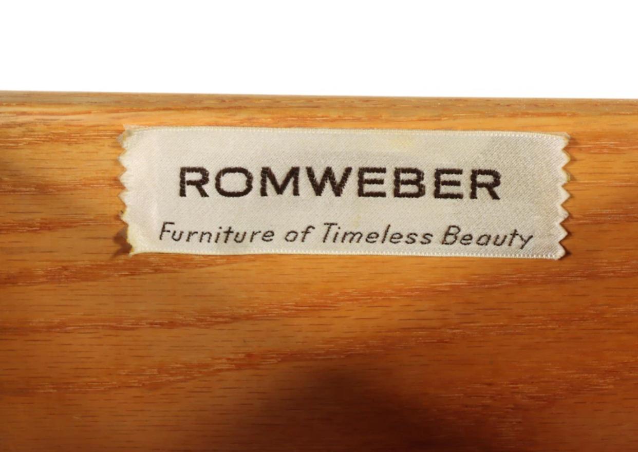 Harold Schwartz für Romweber: Kommode mit drei Schubladen aus Acacia- und Nussbaumholz (Mitte des 20. Jahrhunderts) im Angebot